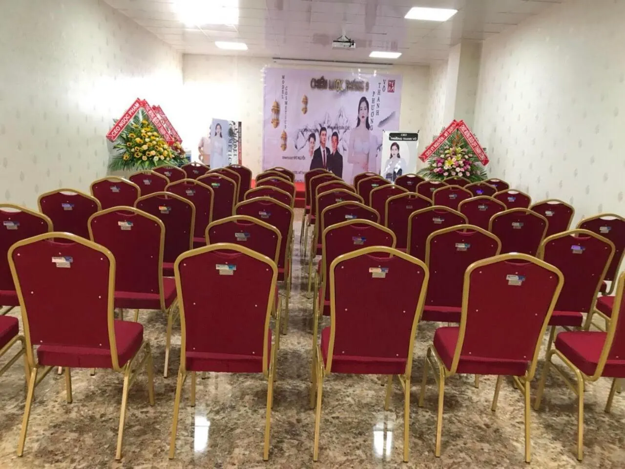 Communal lounge/ TV room in KHÁCH SẠN MỸ NGỌC