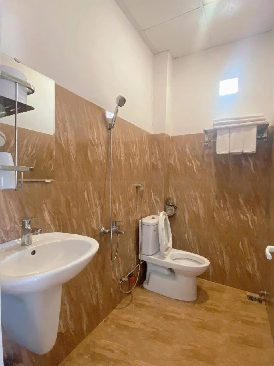 Shower in KHÁCH SẠN MỸ NGỌC