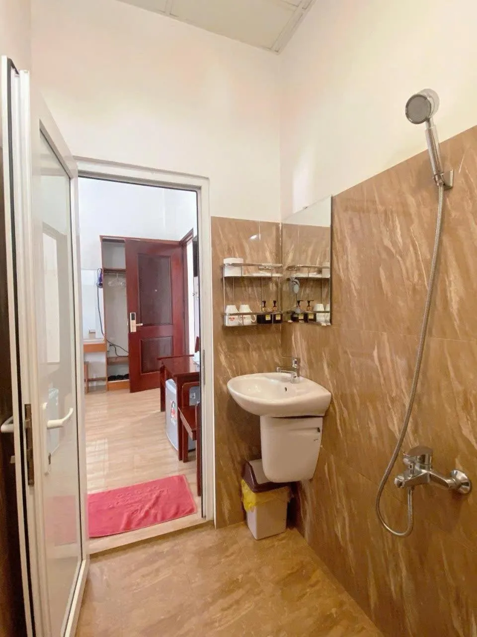 Shower in KHÁCH SẠN MỸ NGỌC