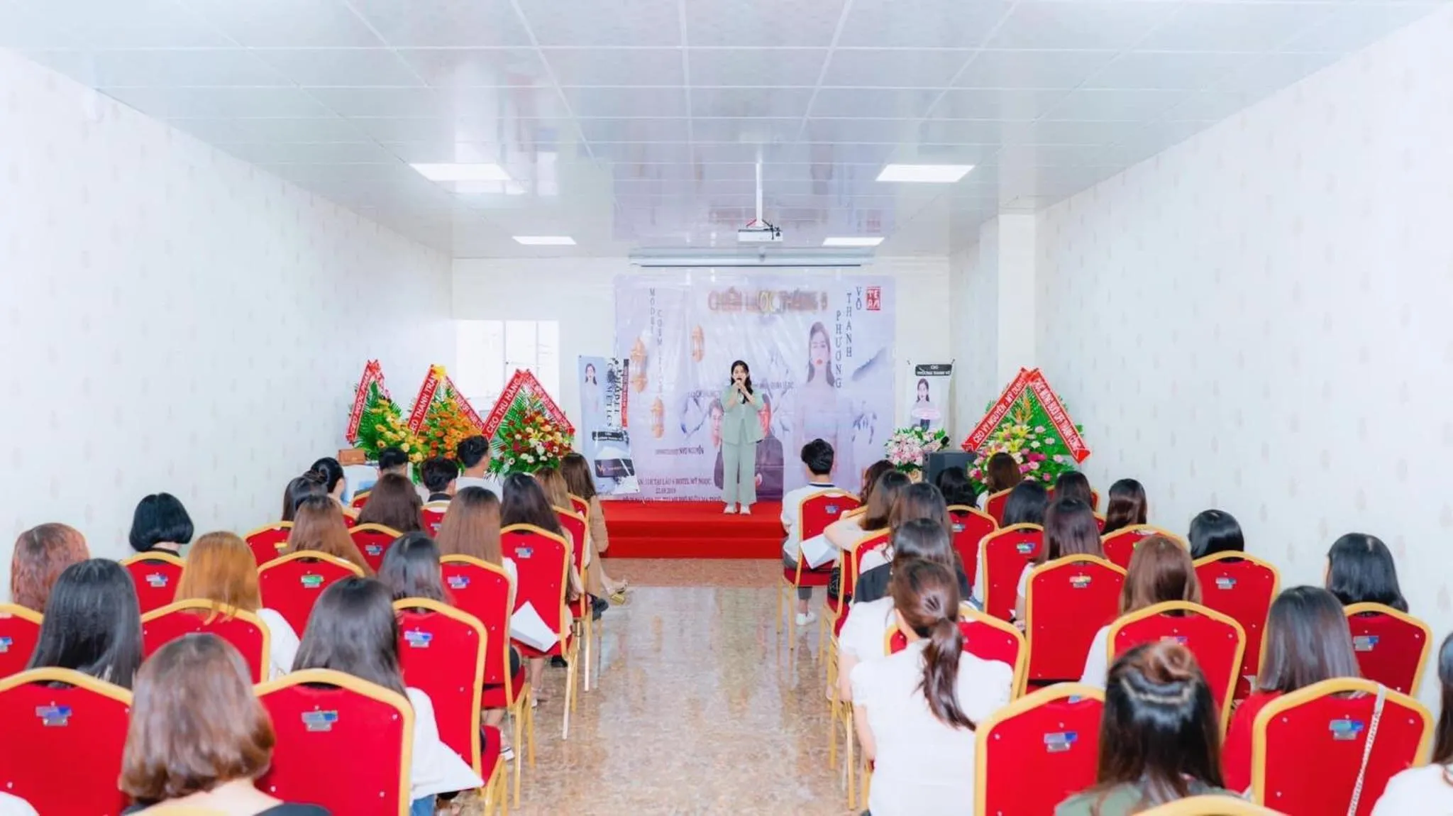 People in KHÁCH SẠN MỸ NGỌC