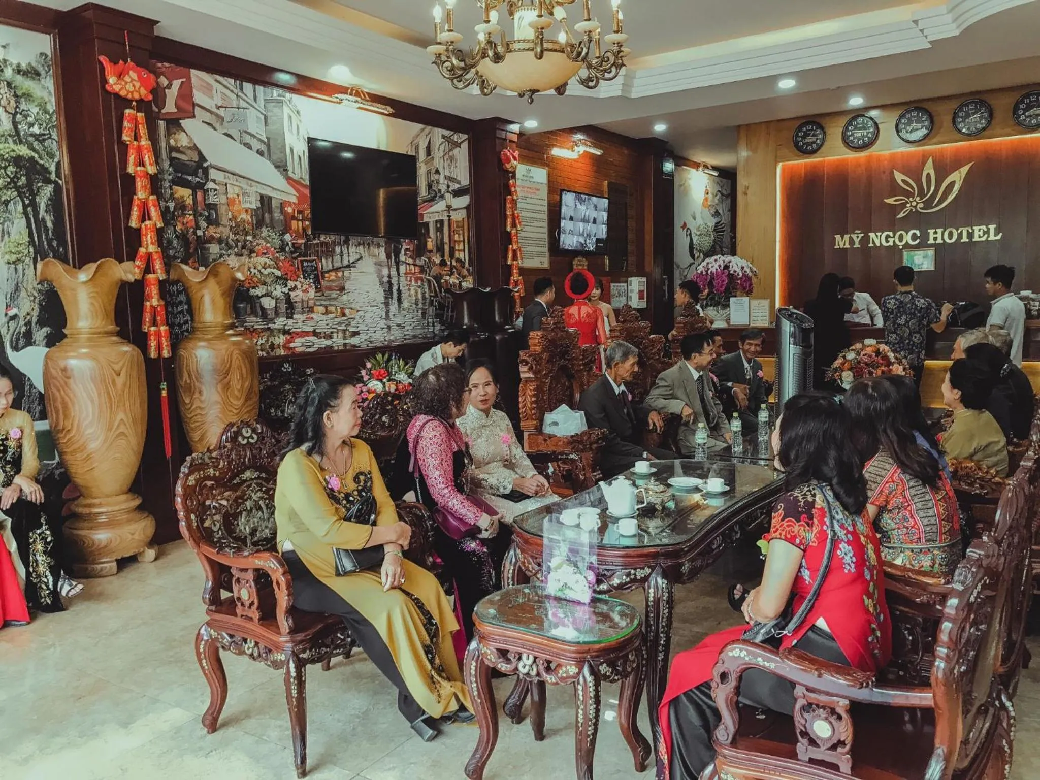 People in KHÁCH SẠN MỸ NGỌC
