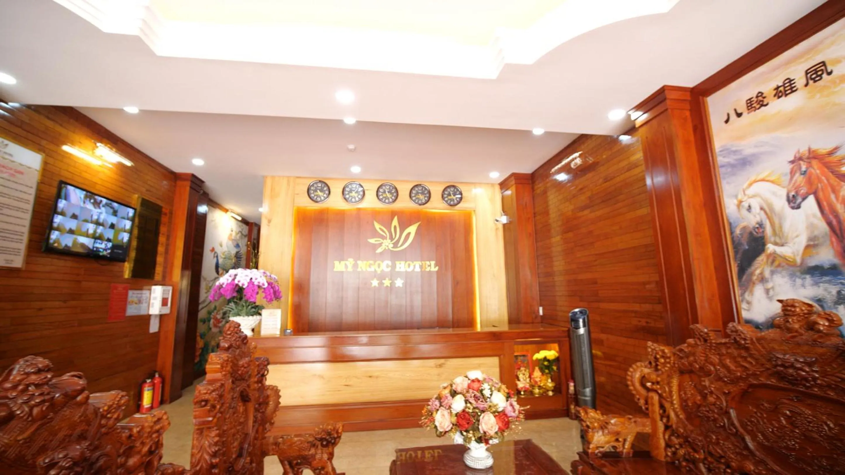 Communal lounge/ TV room in KHÁCH SẠN MỸ NGỌC