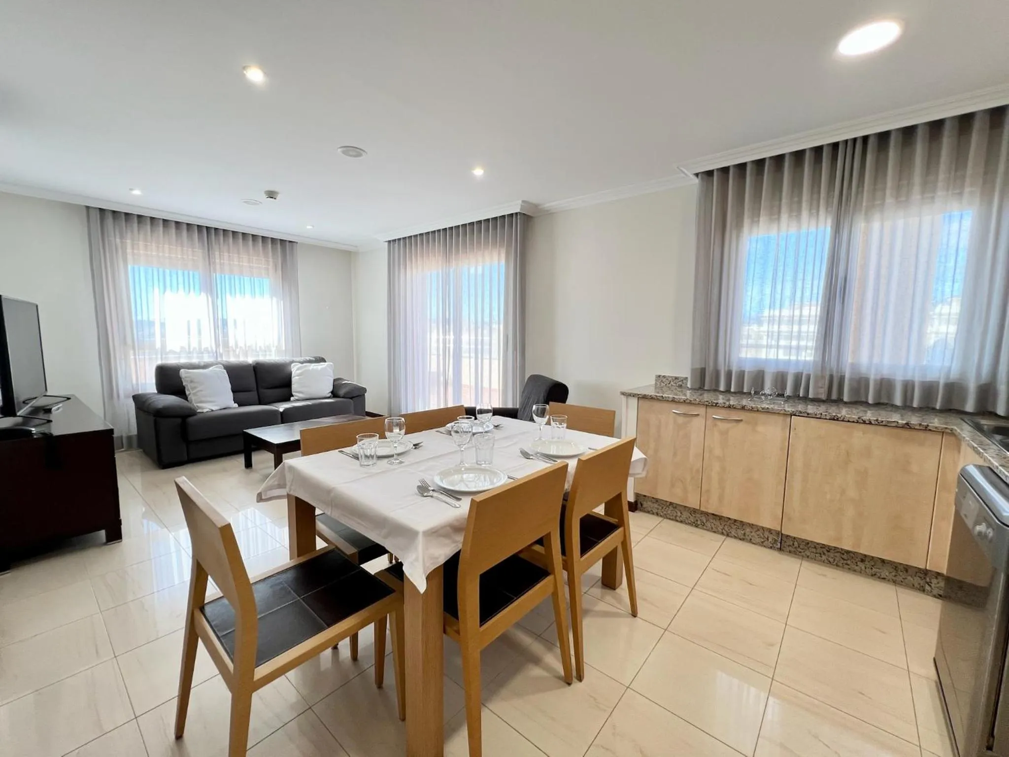 TV and multimedia in Apartamentos Mediterráneo Real