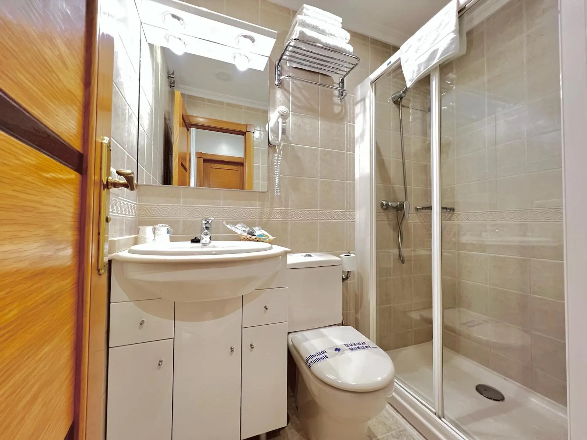 Shower in Apartamentos Mediterráneo Real