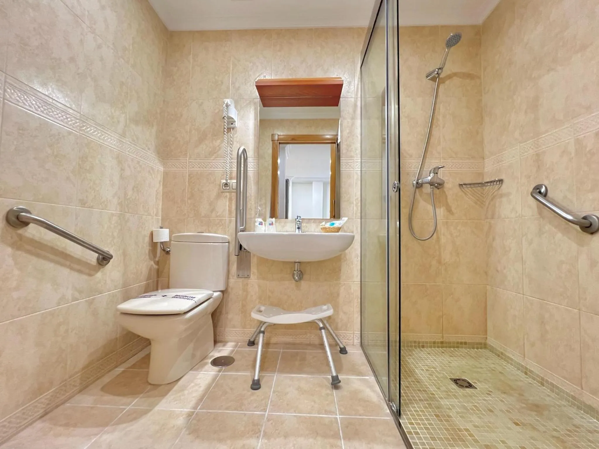 Shower in Apartamentos Mediterráneo Real