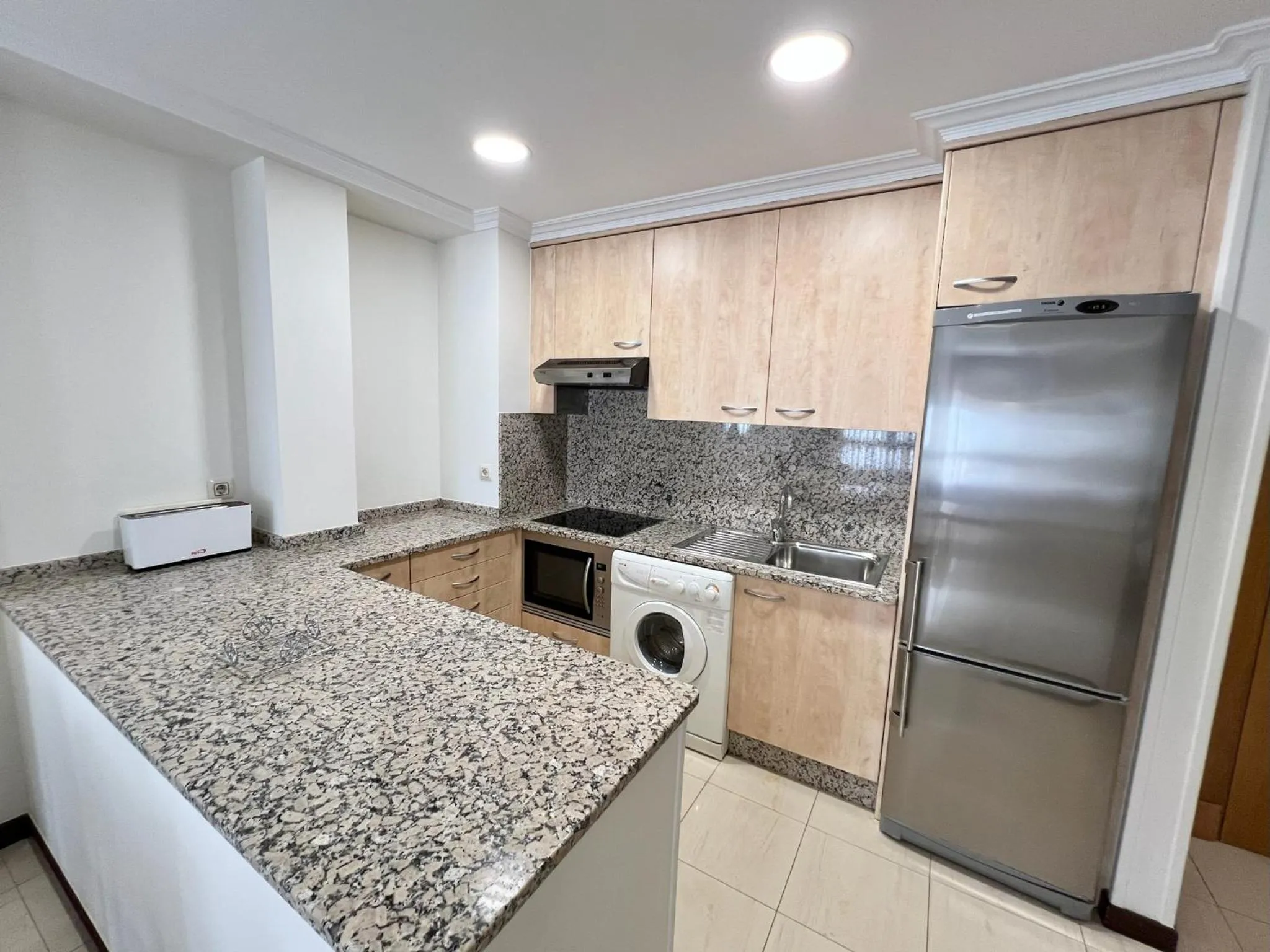 microwave in Apartamentos Mediterráneo Real