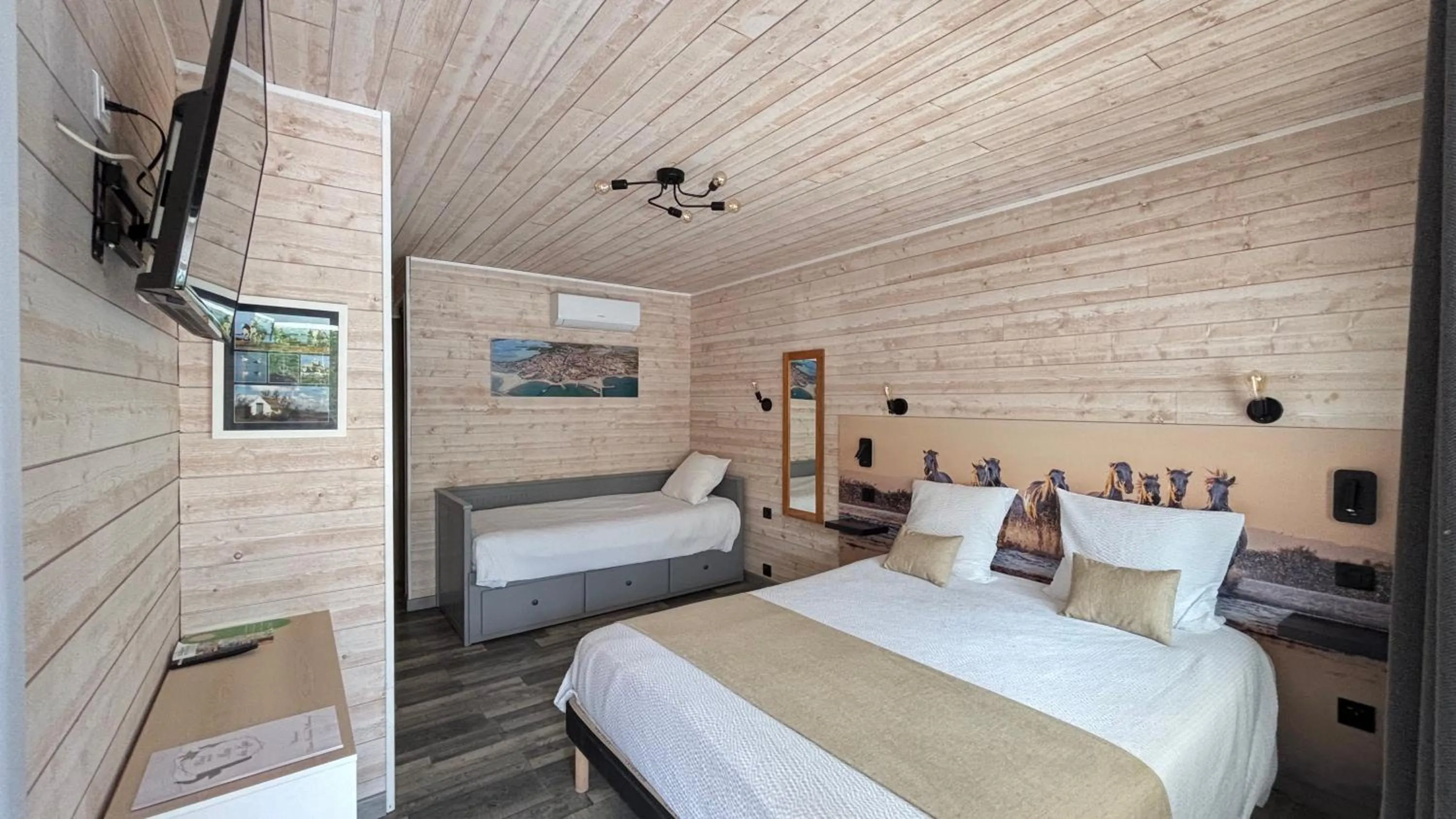 Bed in Hotel Mas des Lys