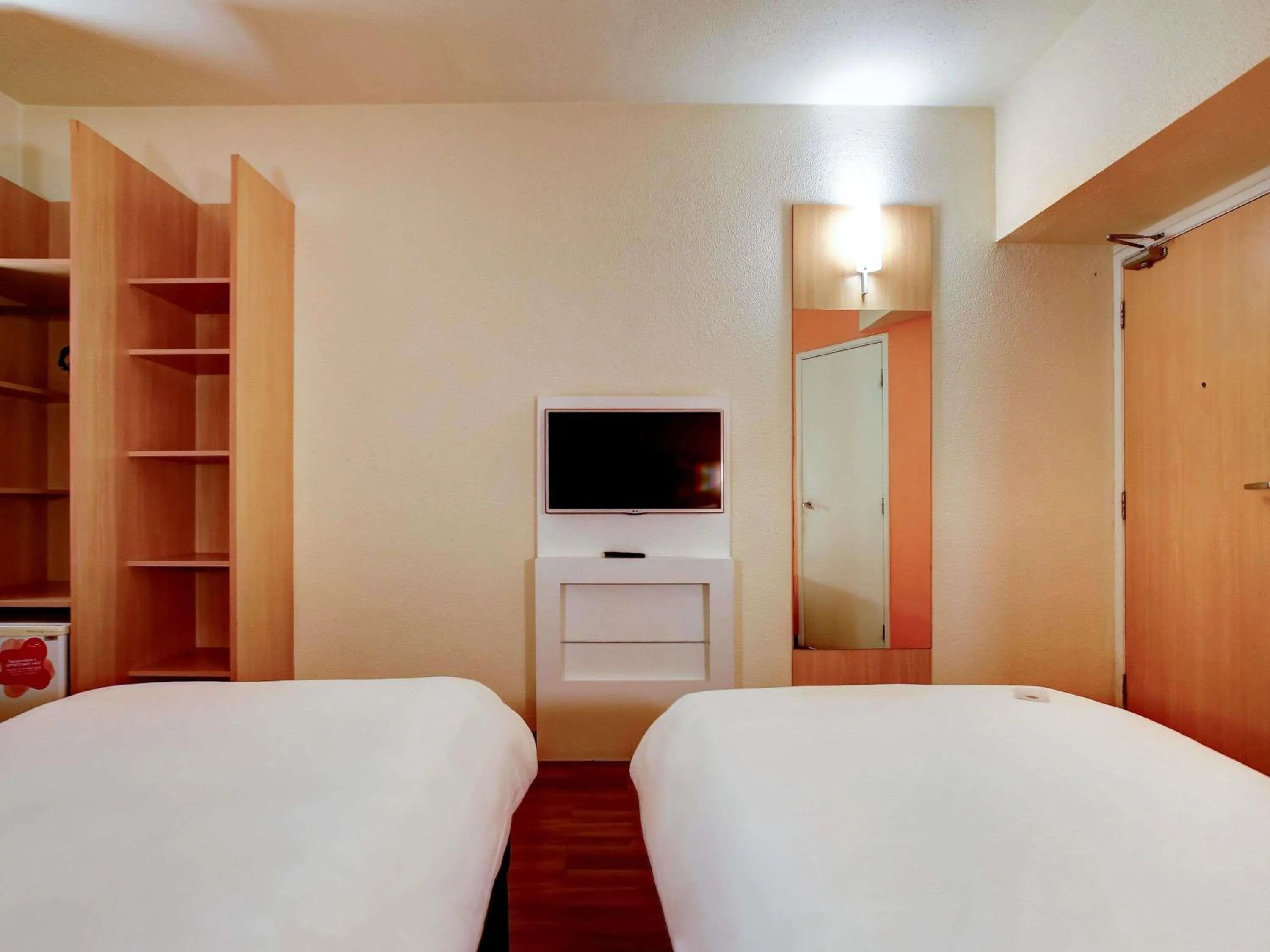 Bedroom, Bed in ibis Vitoria Praia do Canto