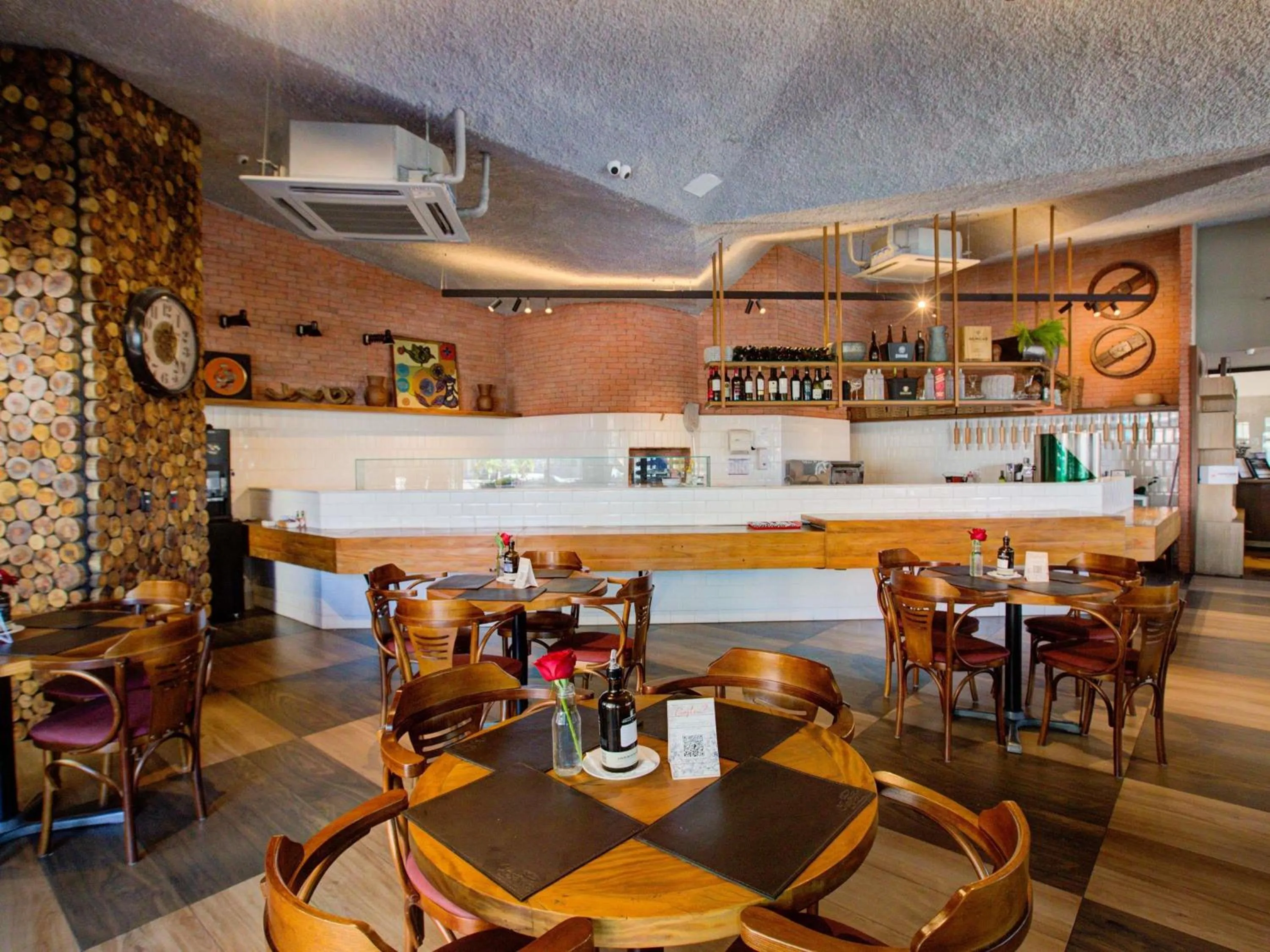 Restaurant/places to eat in ibis Vitoria Praia do Canto