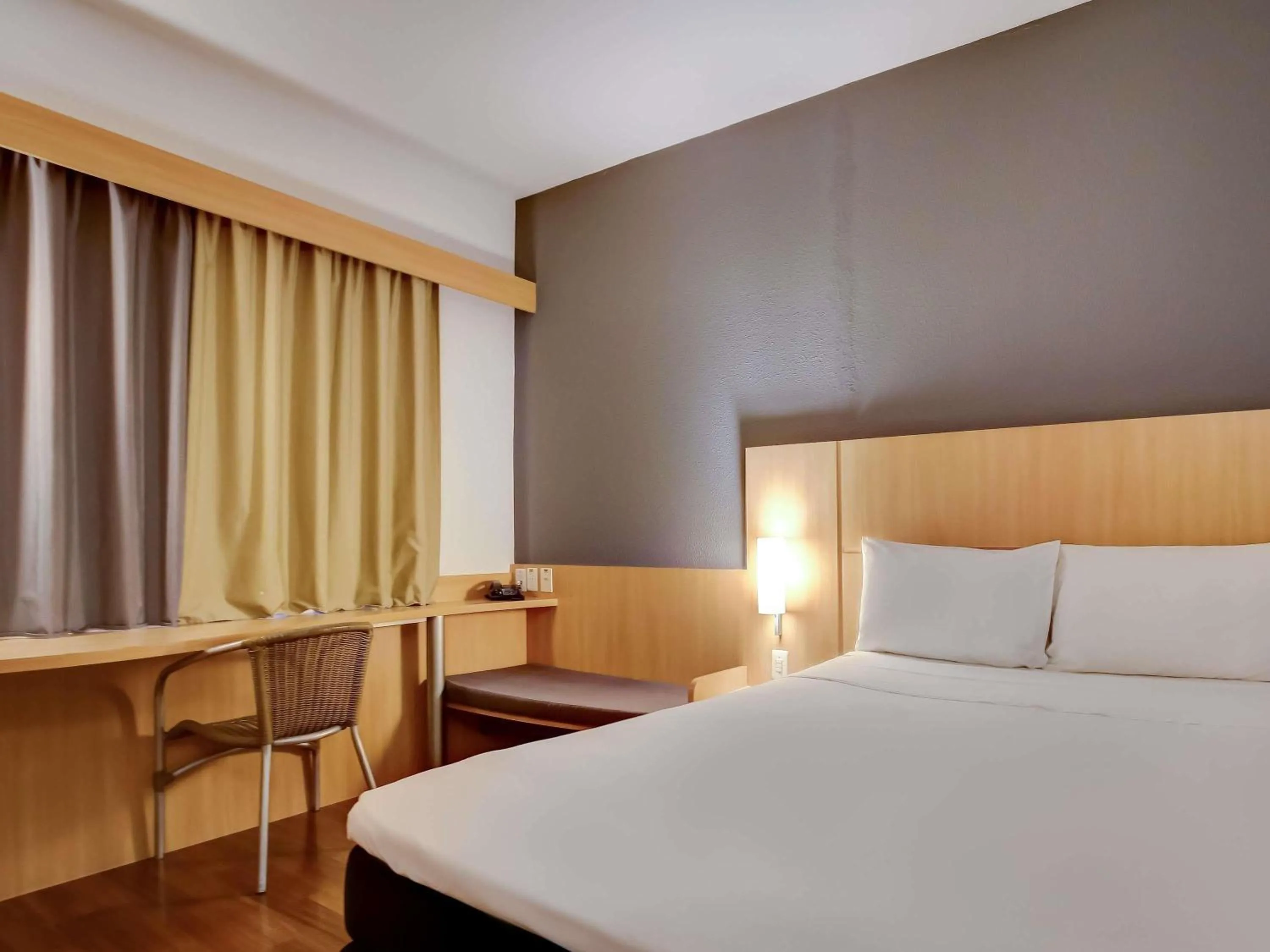 Bedroom, Bed in ibis Vitoria Praia do Canto