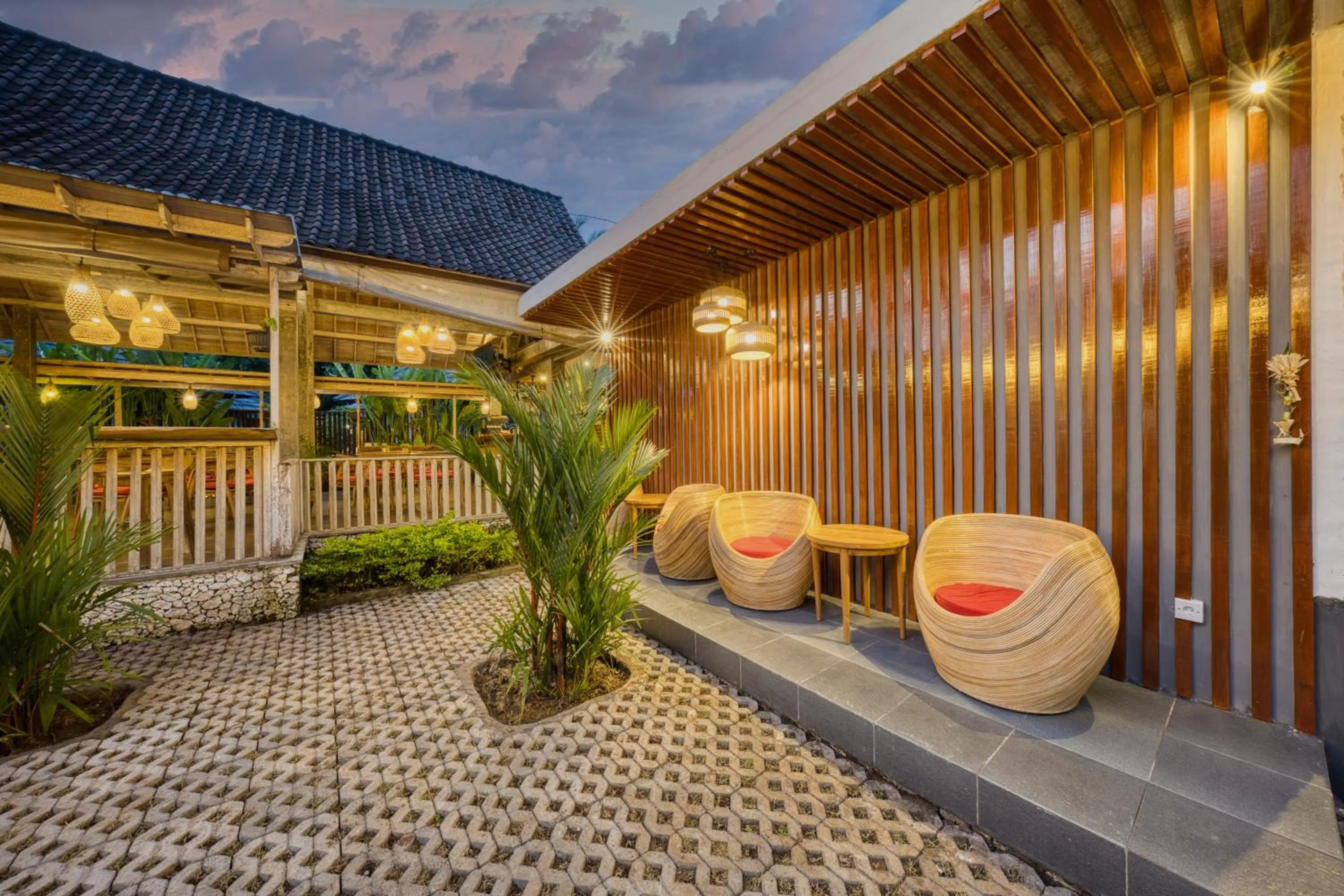 Restaurant/places to eat in Pradja Slumbung Villas