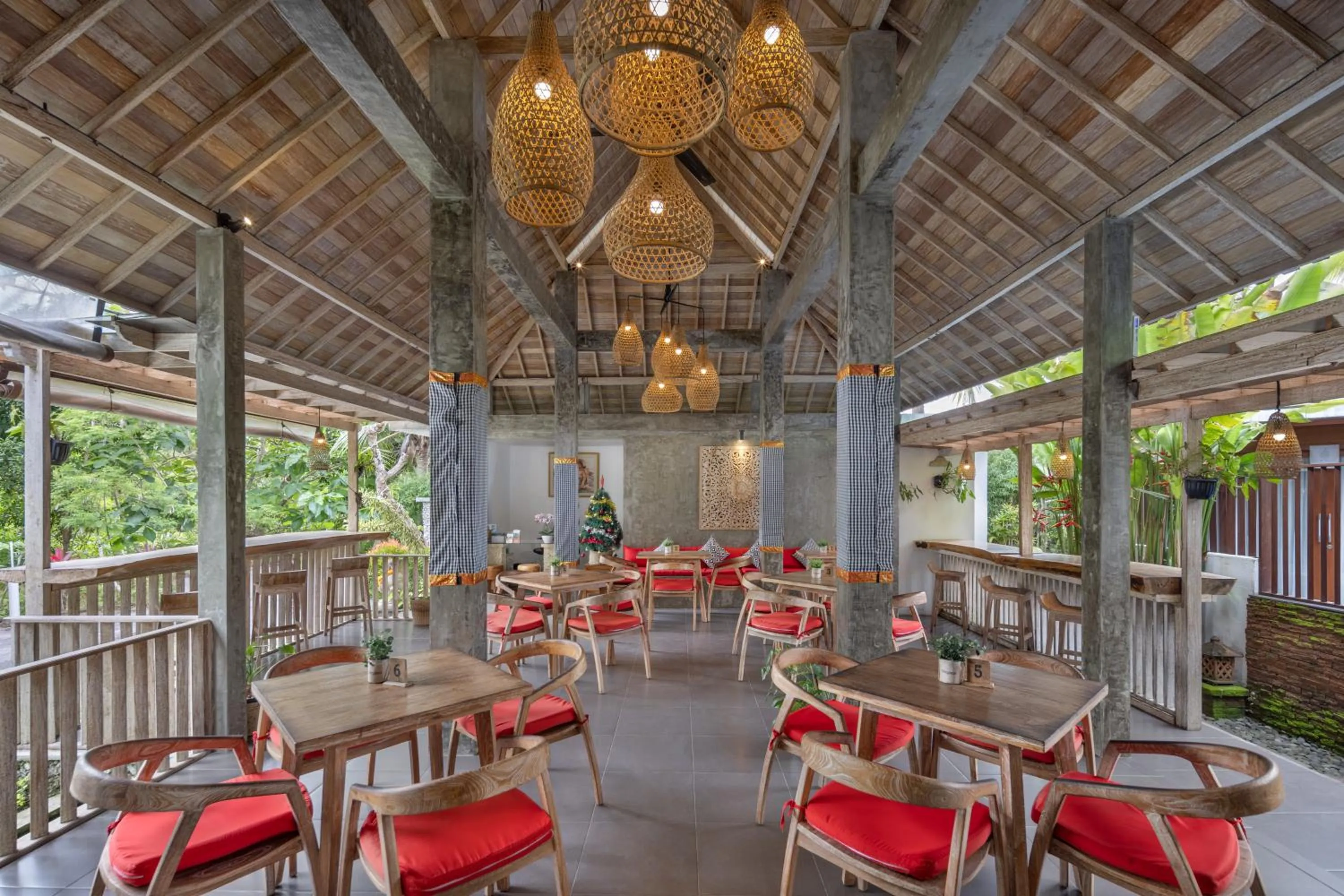 Restaurant/places to eat in Pradja Slumbung Villas
