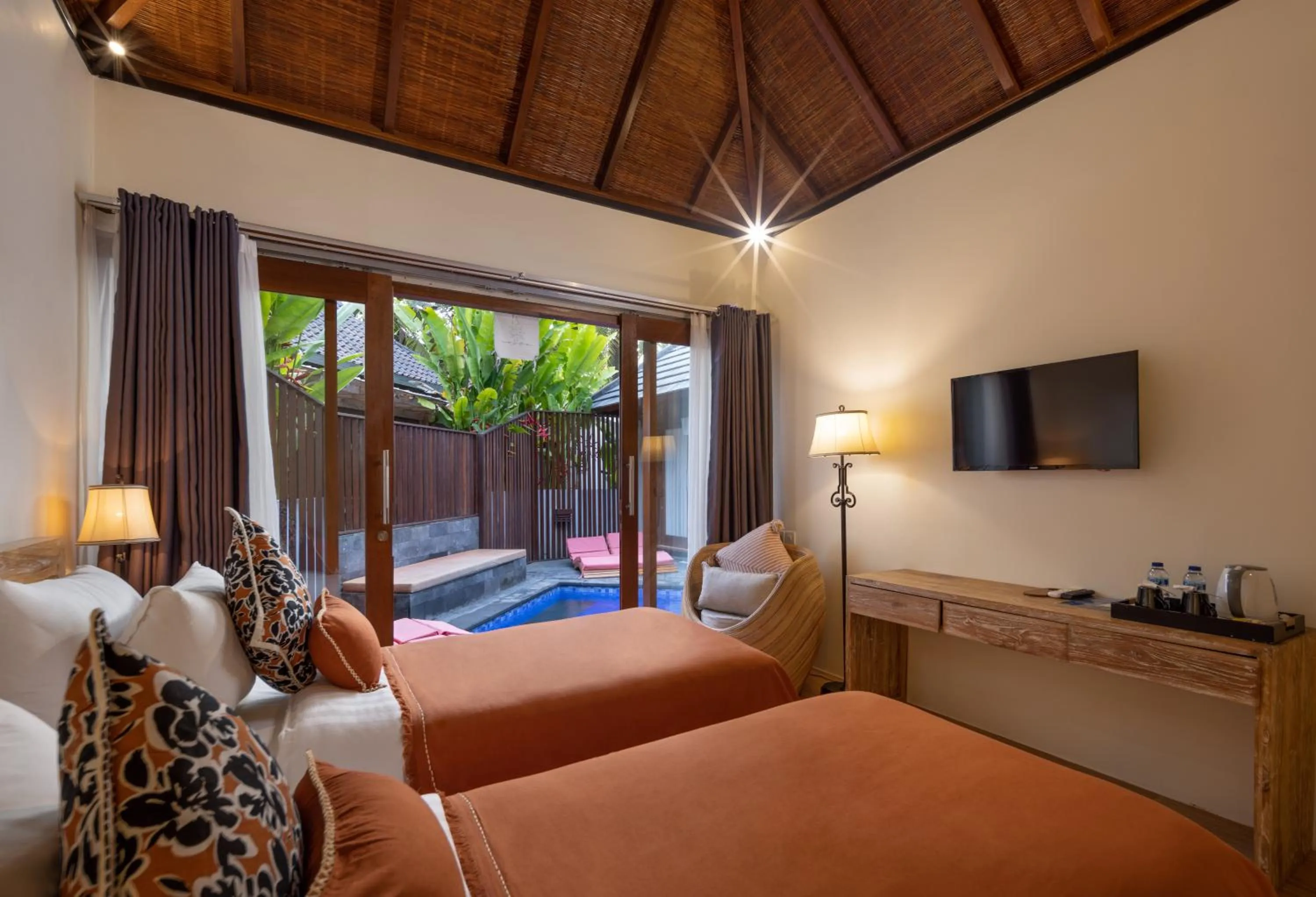 TV and multimedia, Bed in Pradja Slumbung Villas