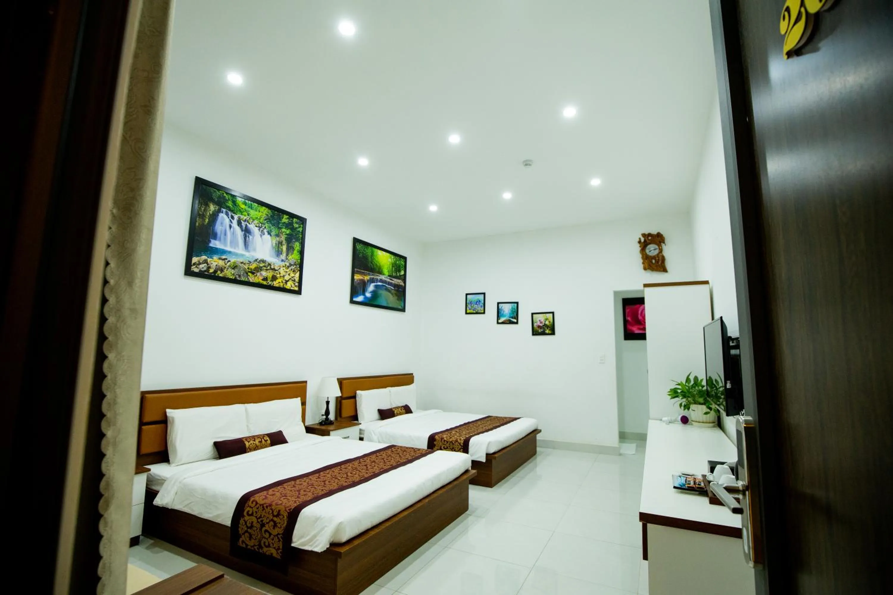 Bedroom, Bed in Nhat Quang Hotel