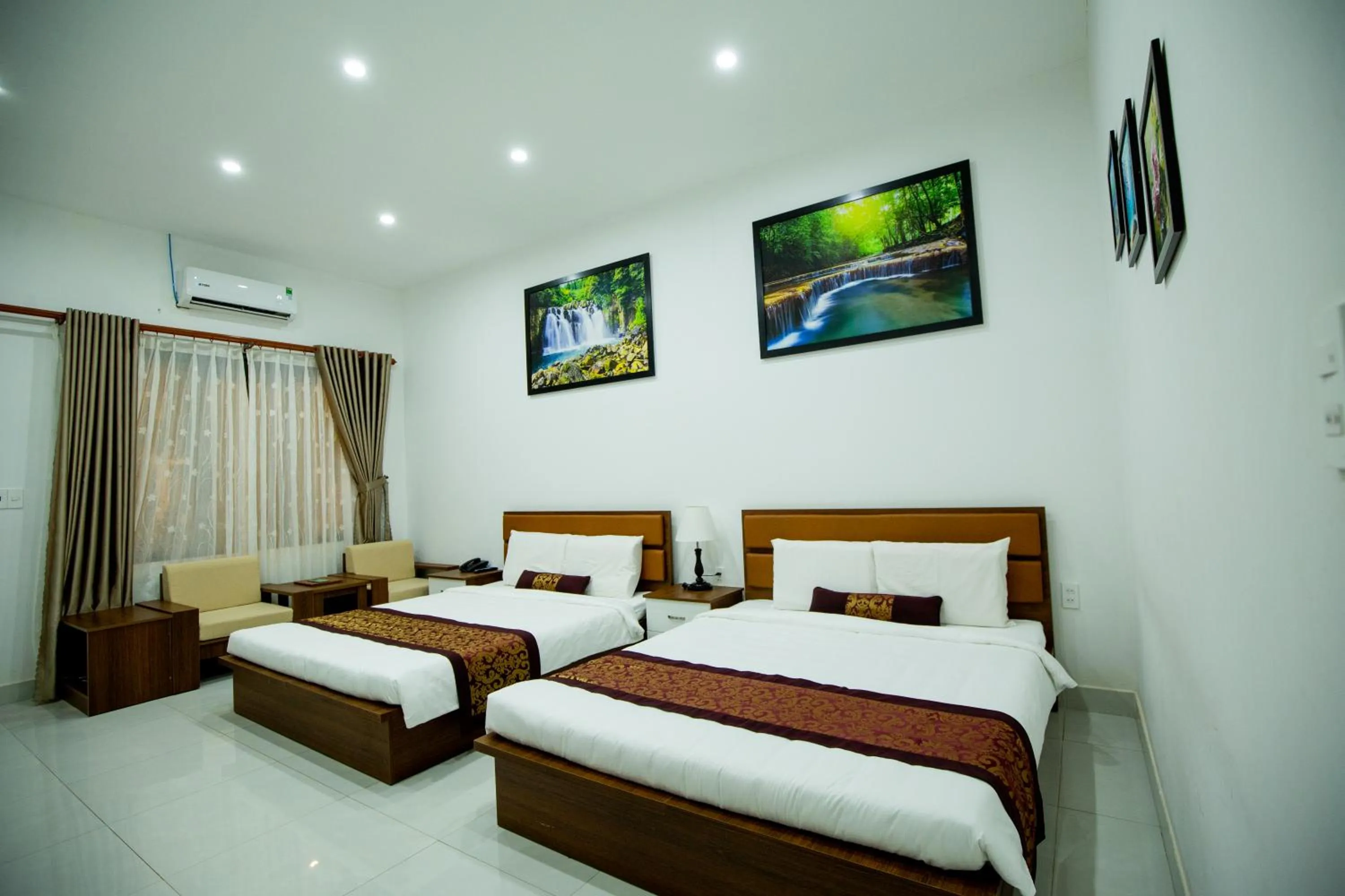 Bedroom, Bed in Nhat Quang Hotel