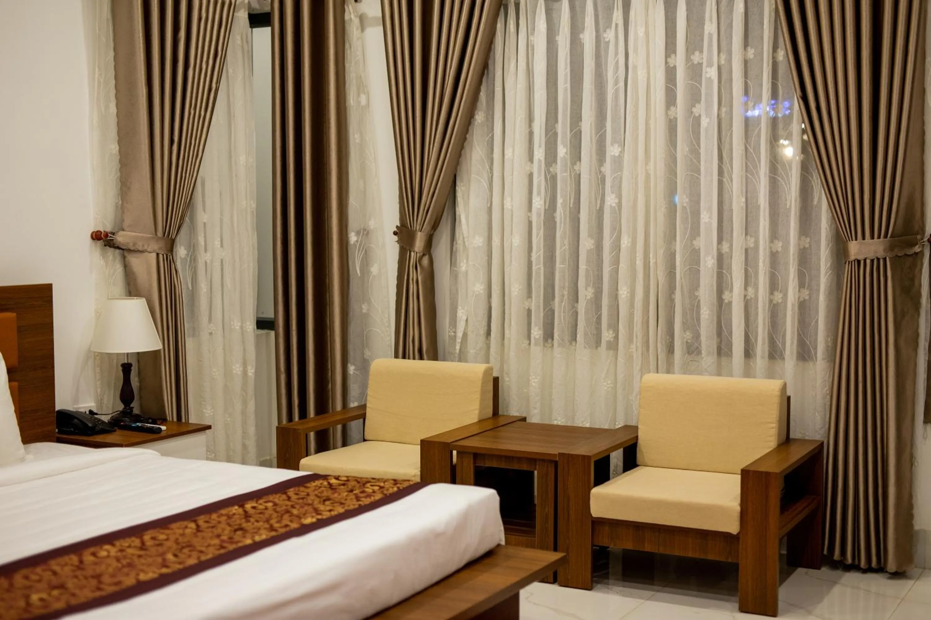 Bedroom, Bed in Nhat Quang Hotel