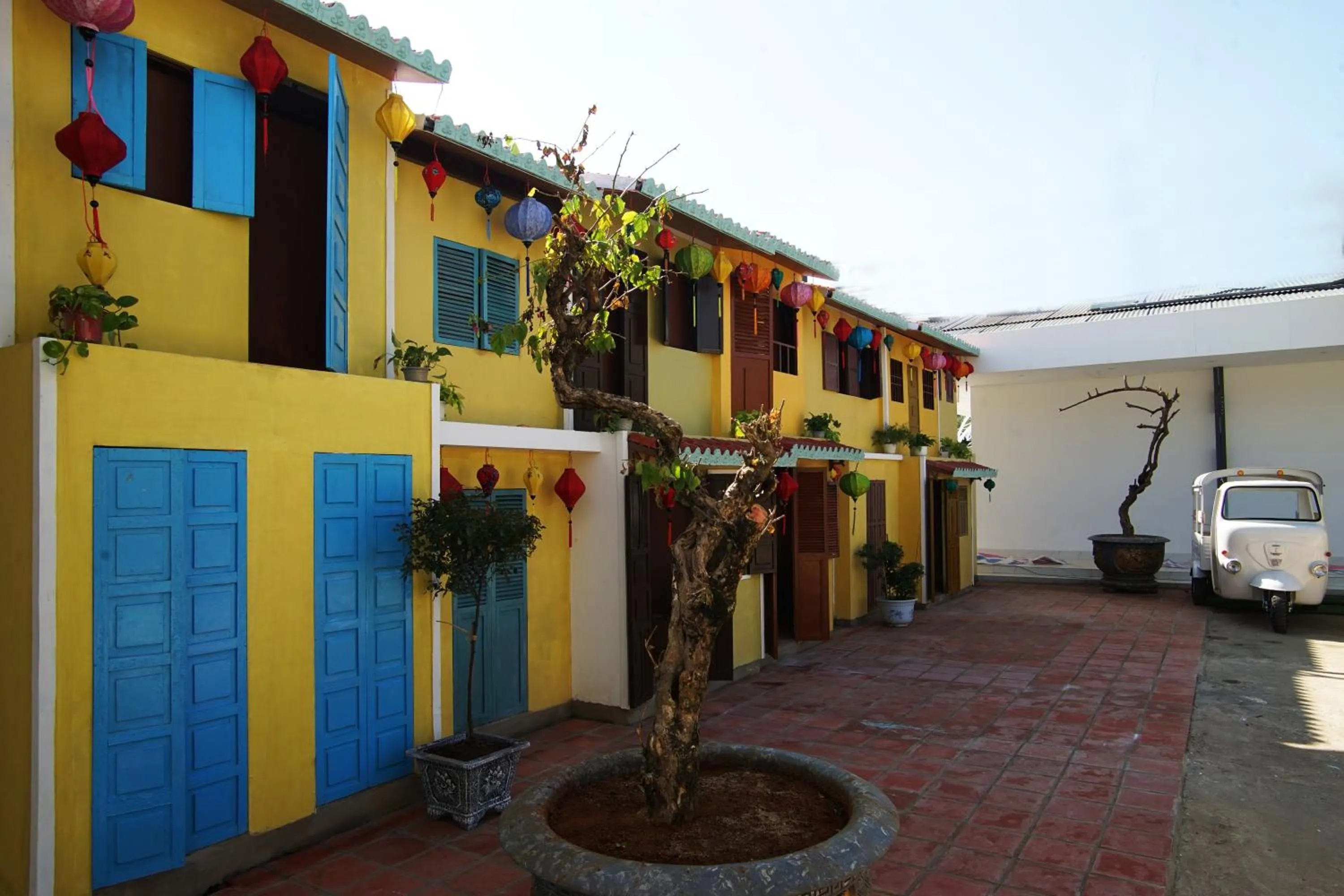 Inner courtyard view in Nhat Quang Hotel