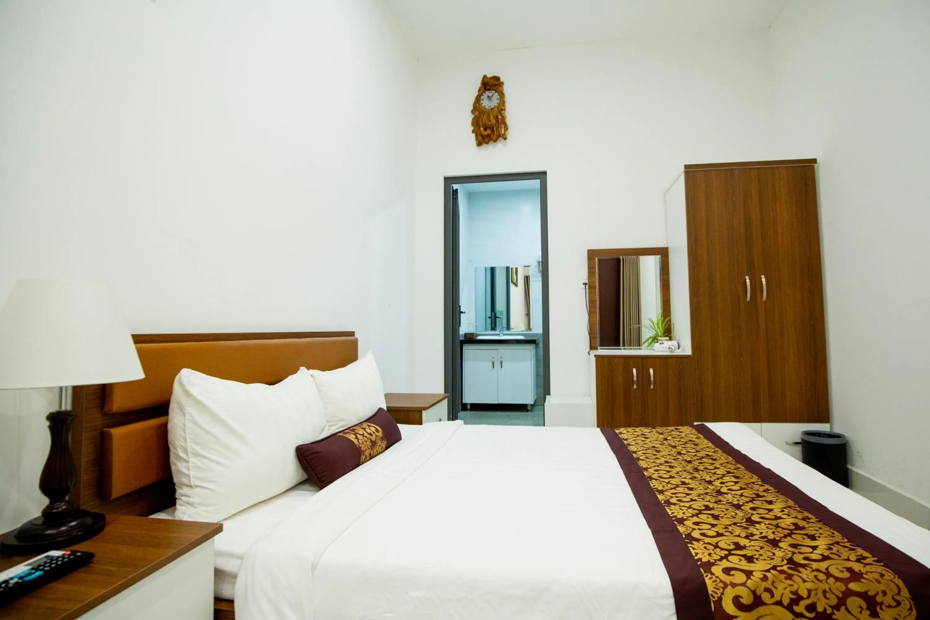 Bedroom, Bed in Nhat Quang Hotel