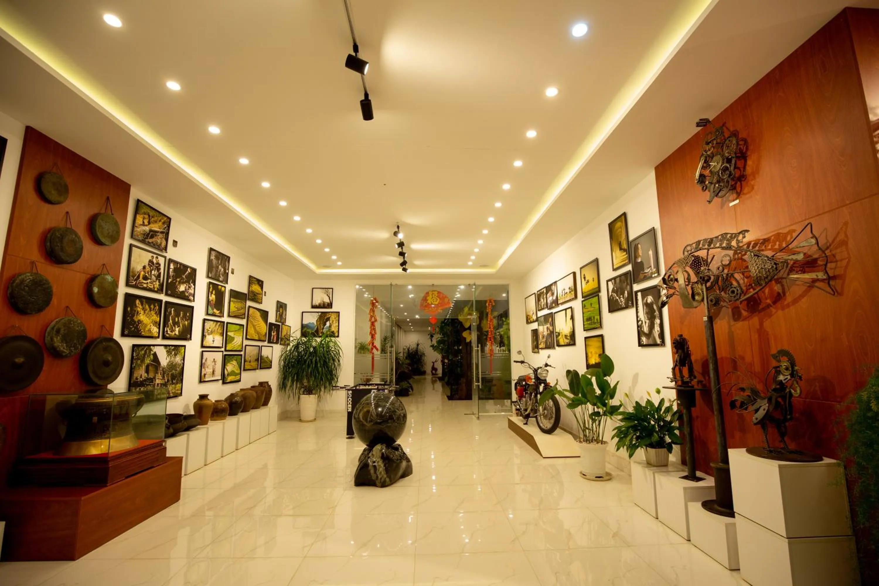 Communal lounge/ TV room in Nhat Quang Hotel