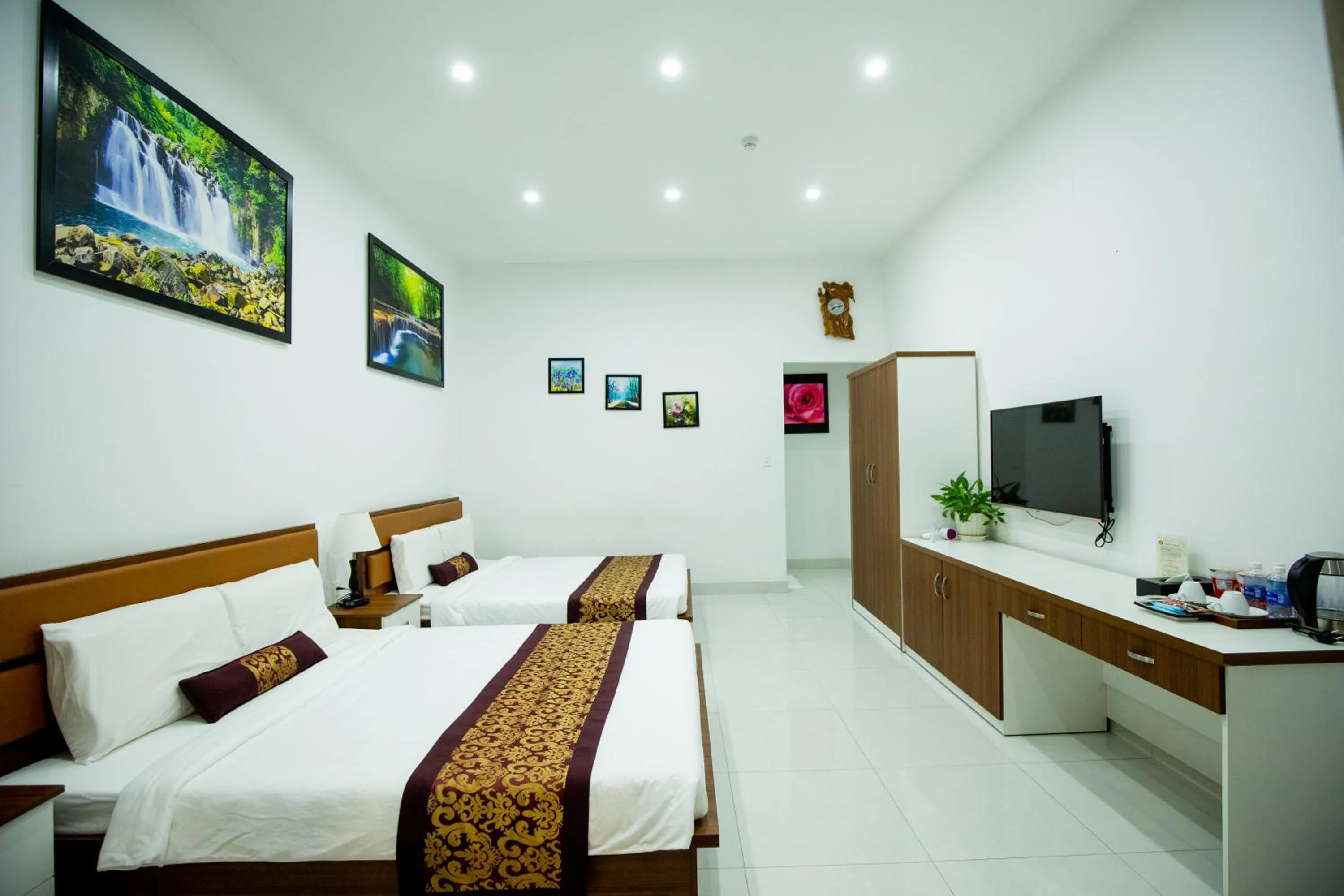 Bedroom, Bed in Nhat Quang Hotel