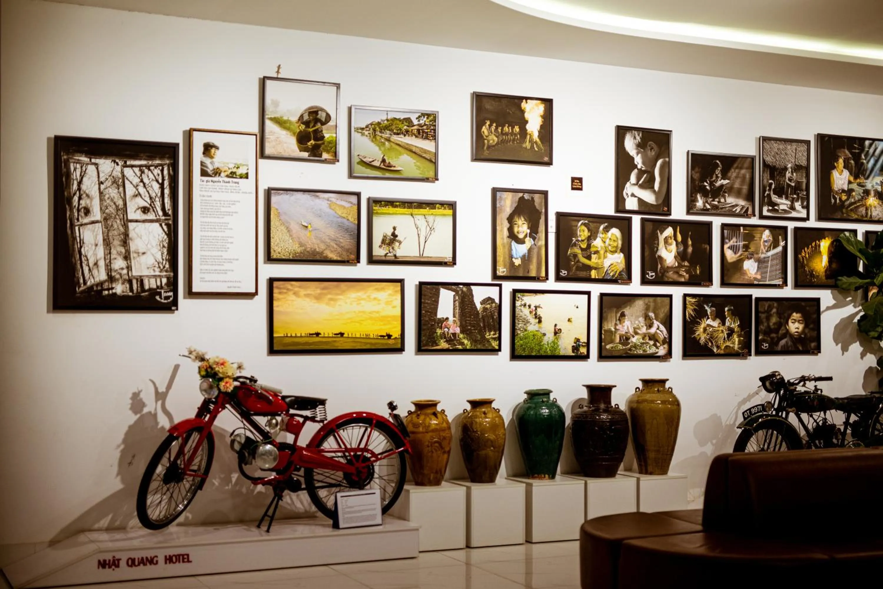 Communal lounge/ TV room in Nhat Quang Hotel
