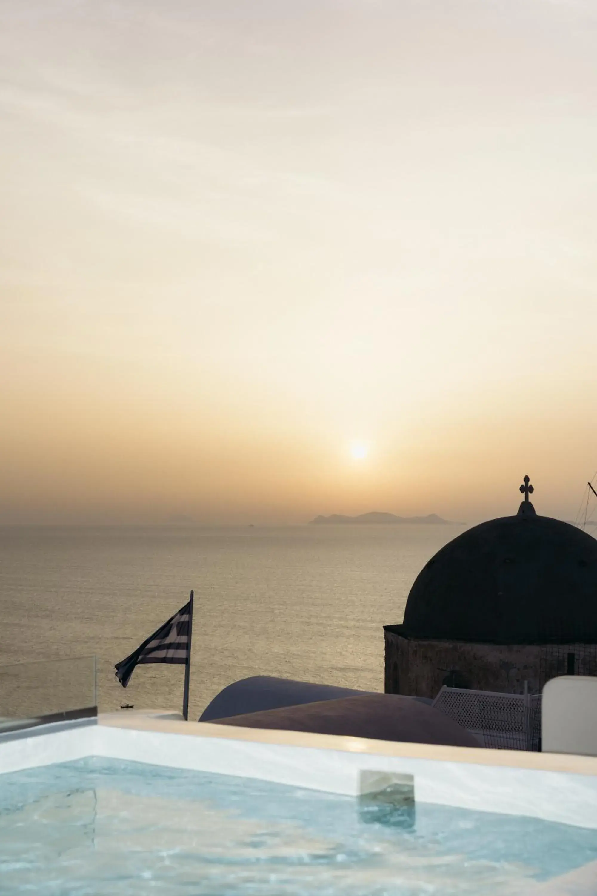 HONEYMOON VILLA WITH HOT JETTED TUB & SUNSET VIEW in Nano Oia Villas HONEYMOON VILLA WITH HOT JETTED TUB & SUNSET VIEW in Nano Oia Villas