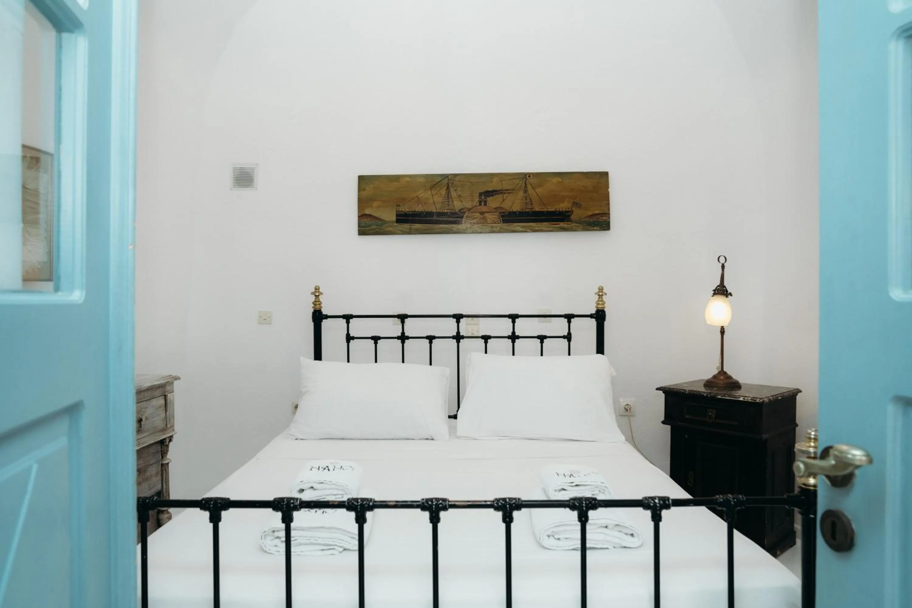 Bed in Nano Oia Villas