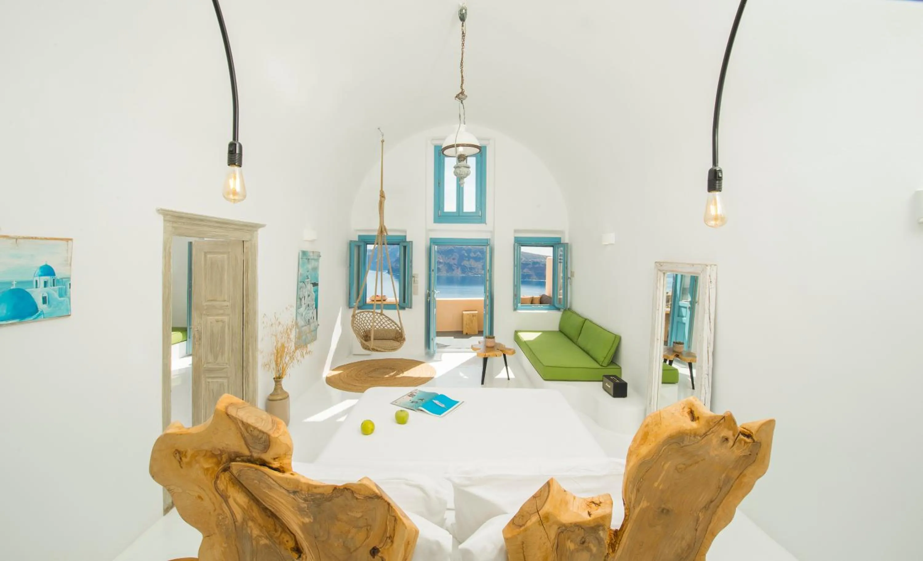 Bed in Nano Oia Villas