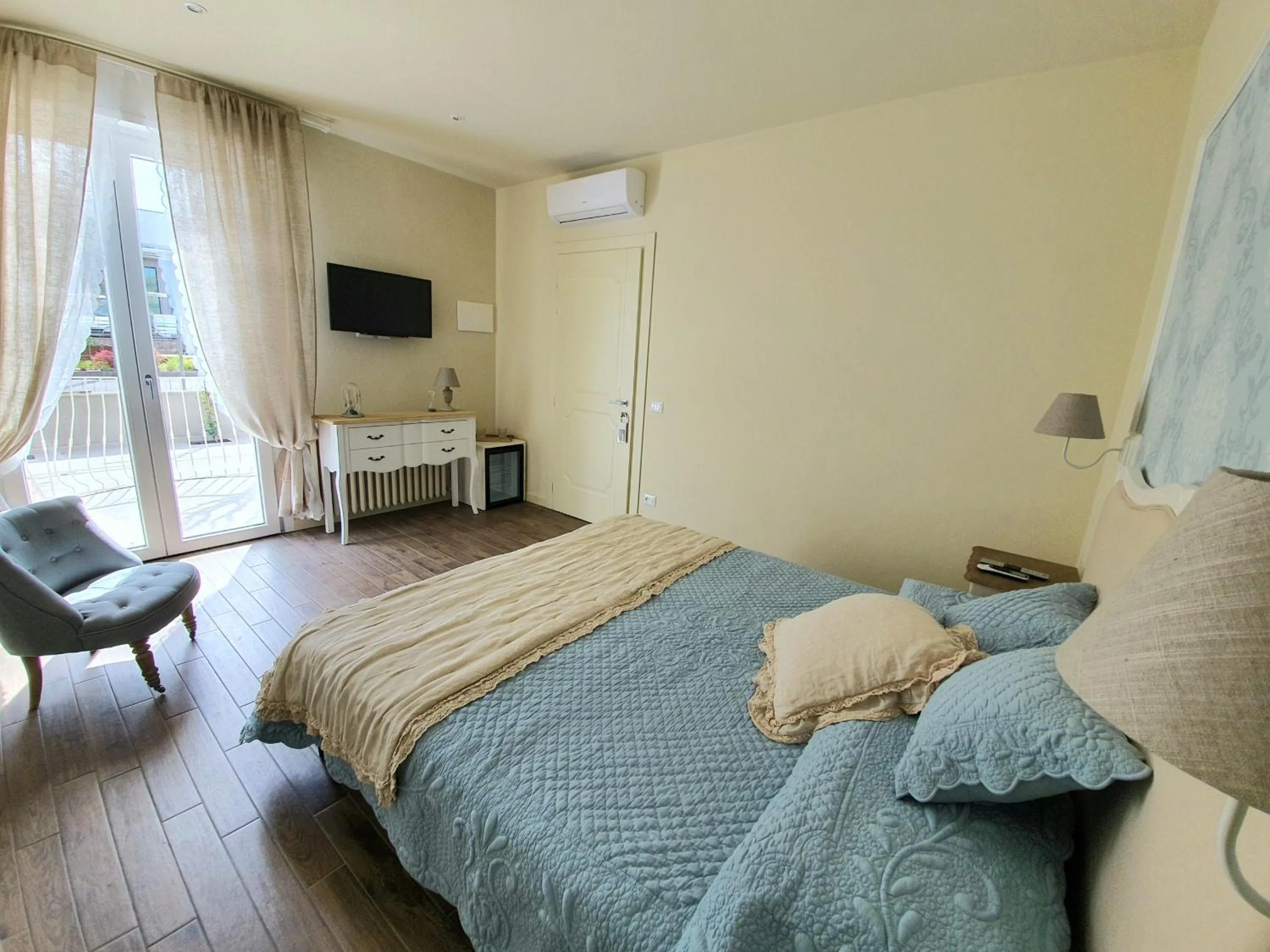 Bed in Romantic Home