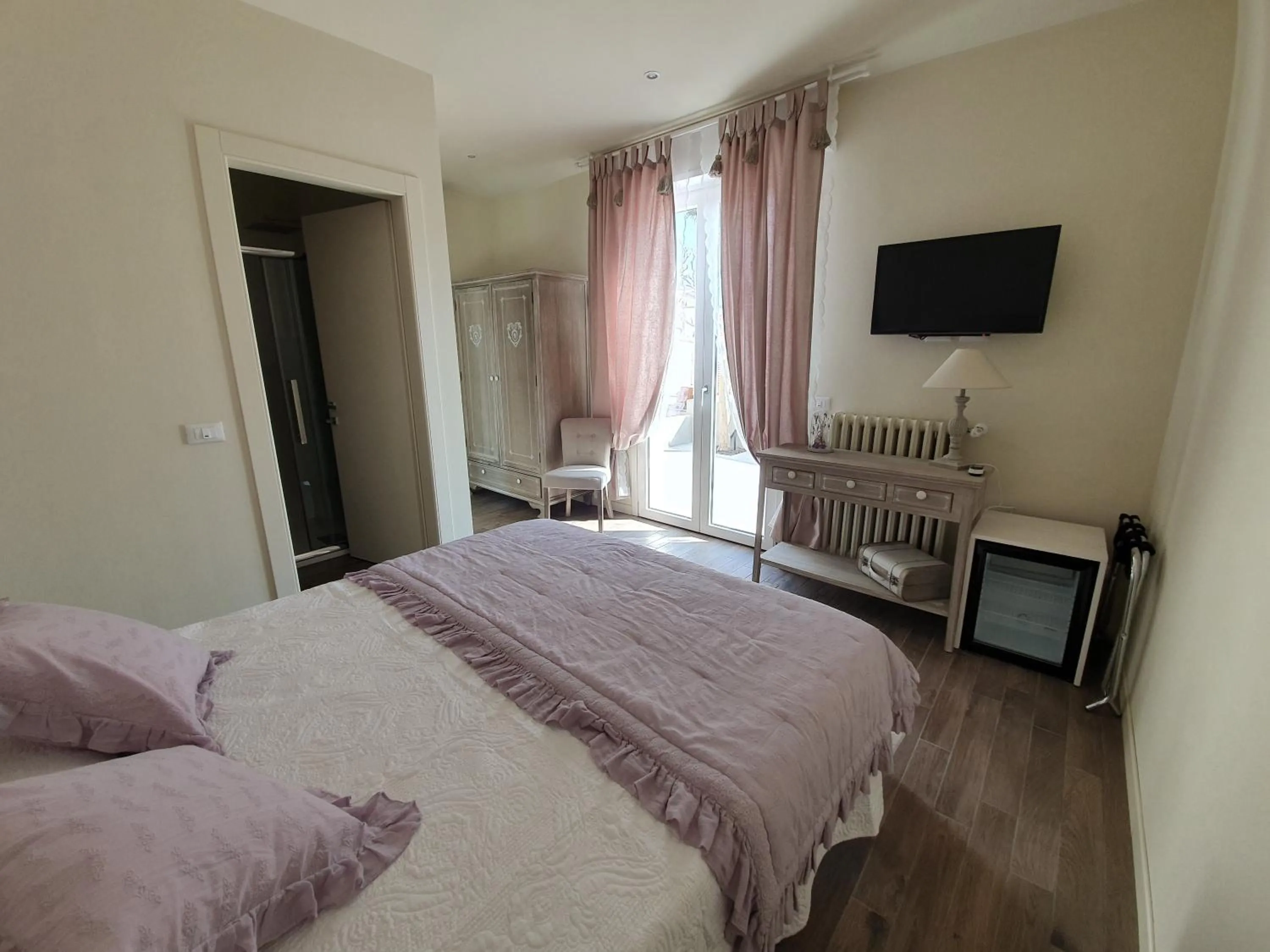 Photo of the whole room, Bed in Romantic Home