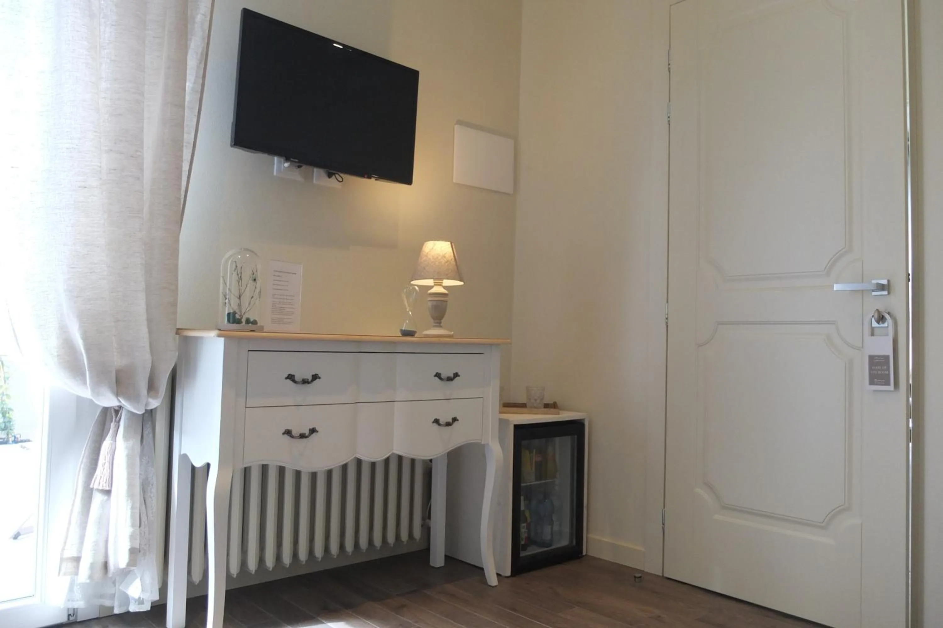 Photo of the whole room in Romantic Home