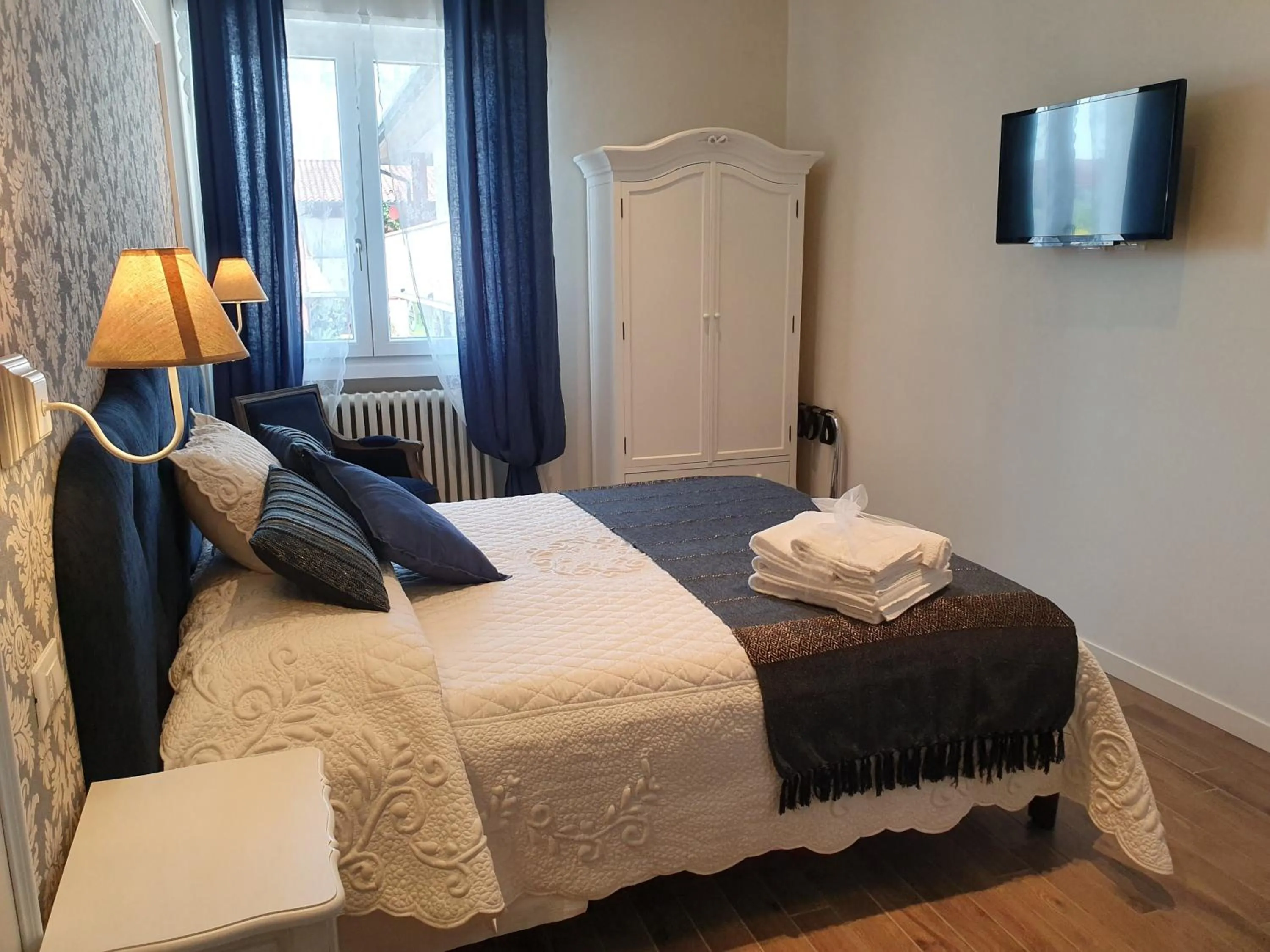 Bed in Romantic Home