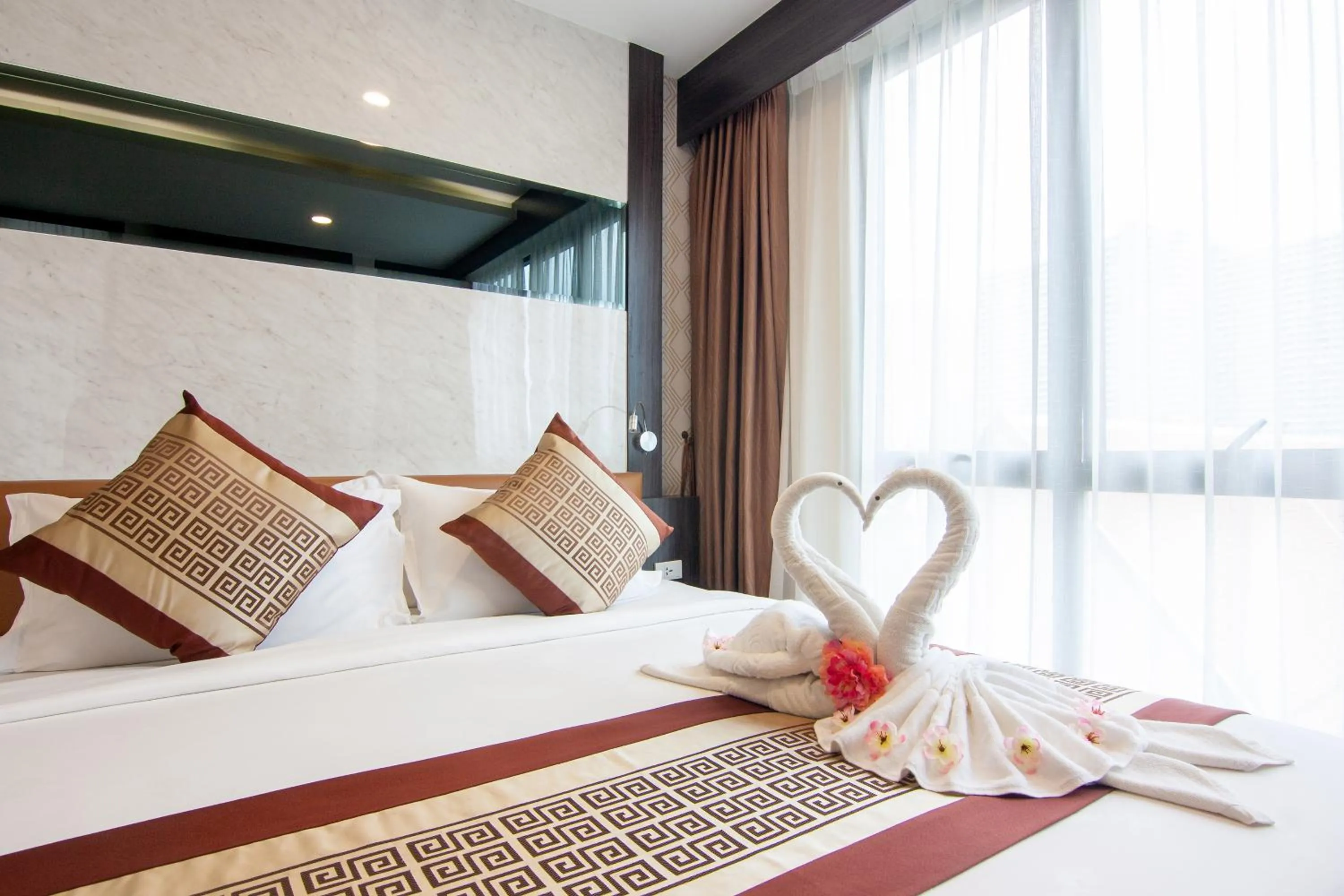 Bed in Golden Jomtien Beach Hotel