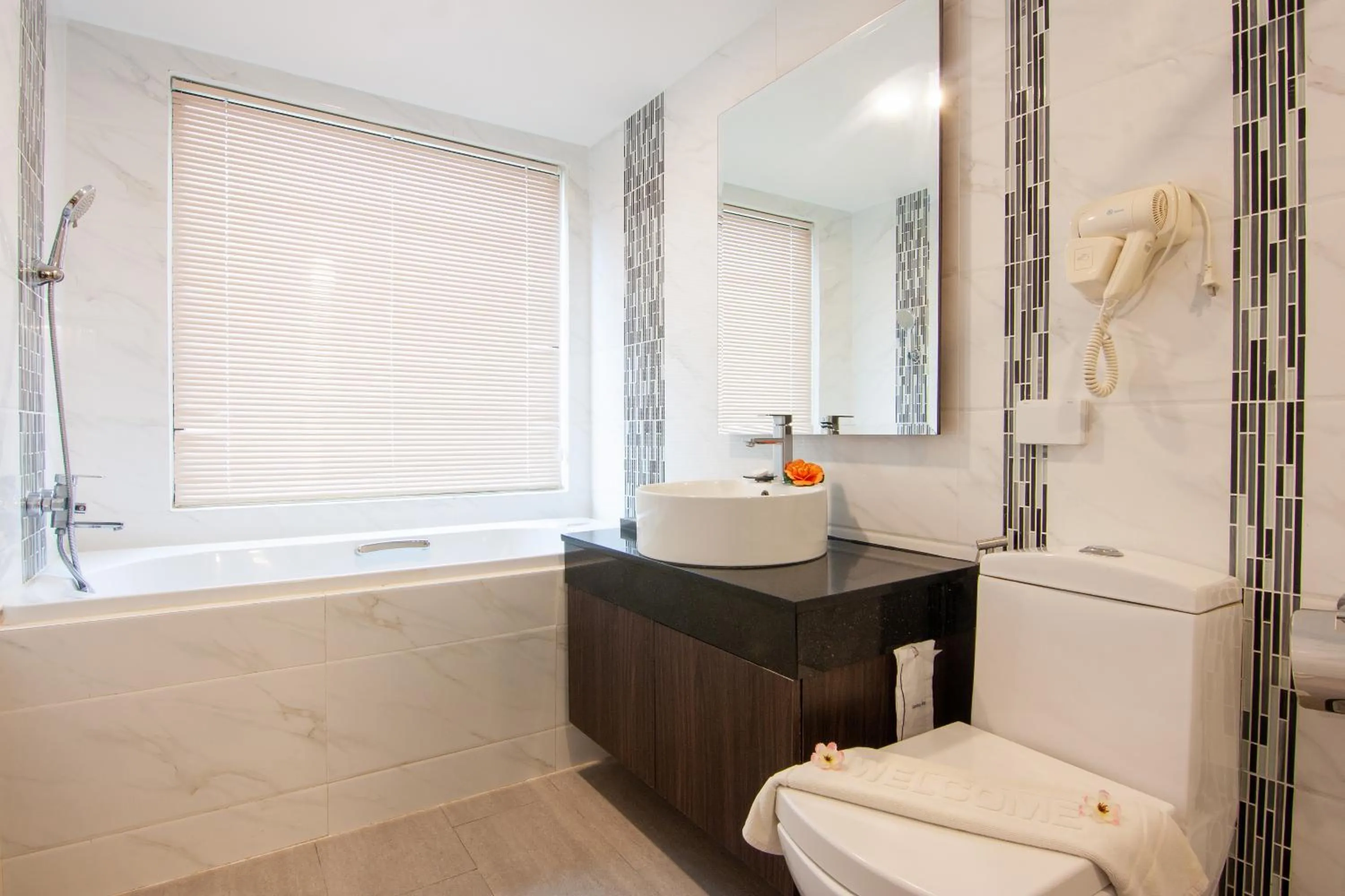 Bathroom in Golden Jomtien Beach Hotel