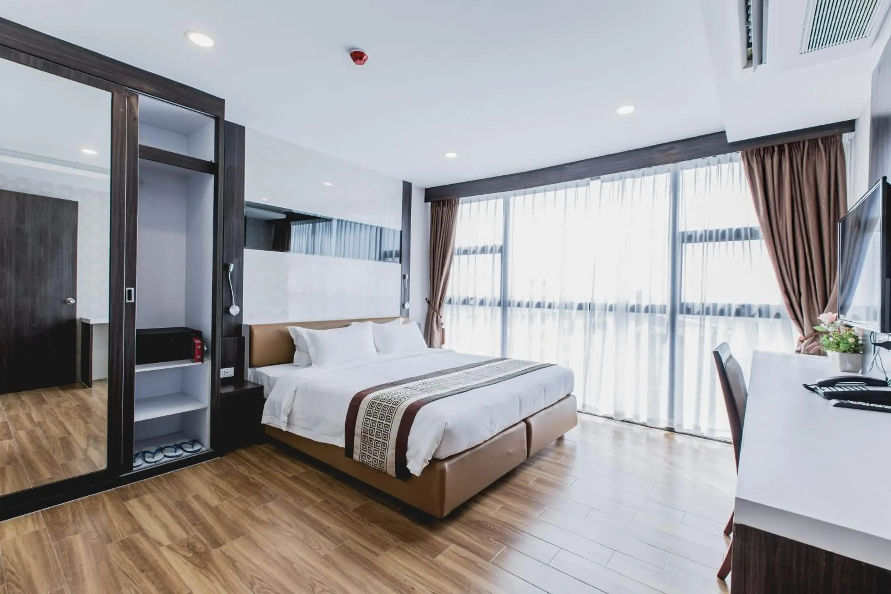 King Suite with Ocean View in Golden Jomtien Beach Hotel King Suite with Ocean View in Golden Jomtien Beach Hotel