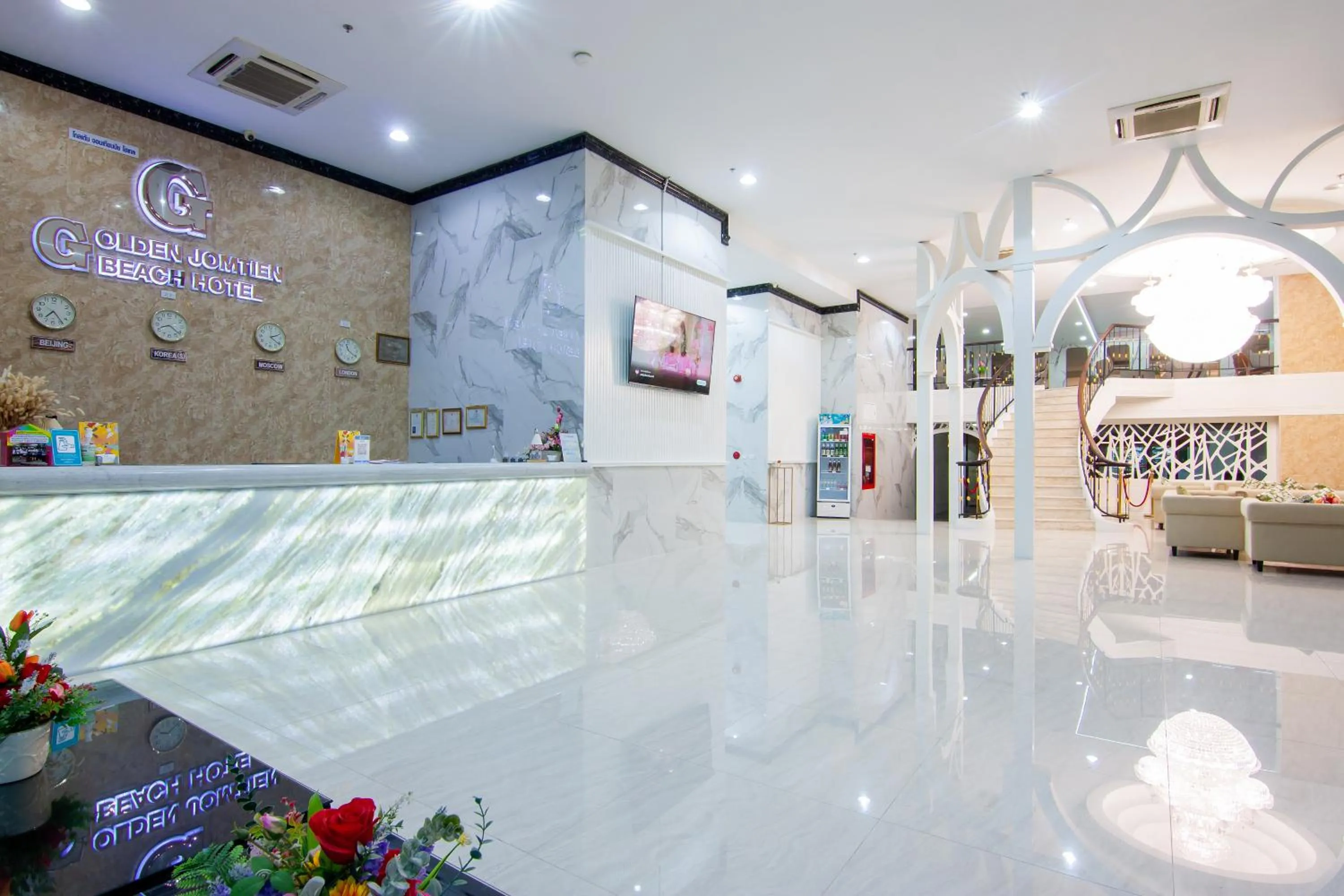 Lobby or reception in Golden Jomtien Beach Hotel