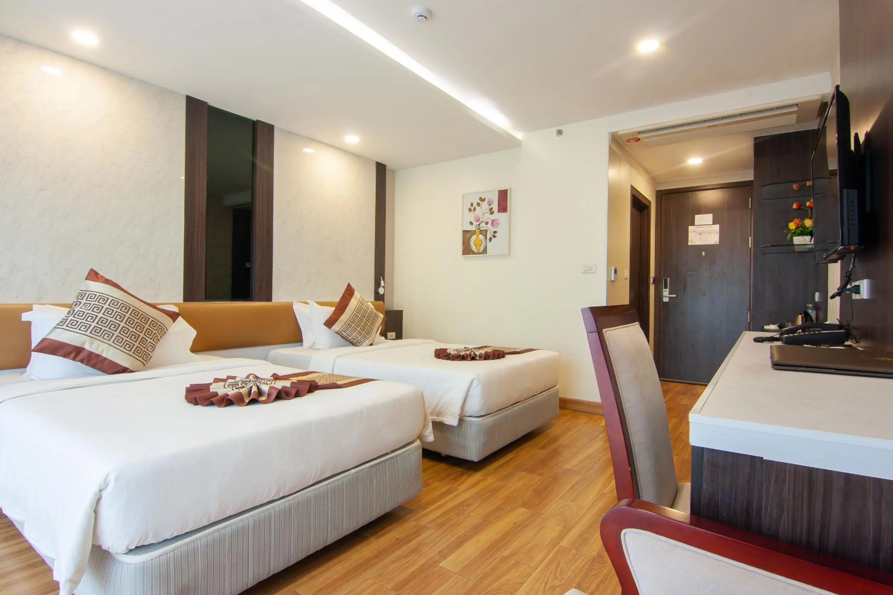 Bed in Golden Jomtien Beach Hotel