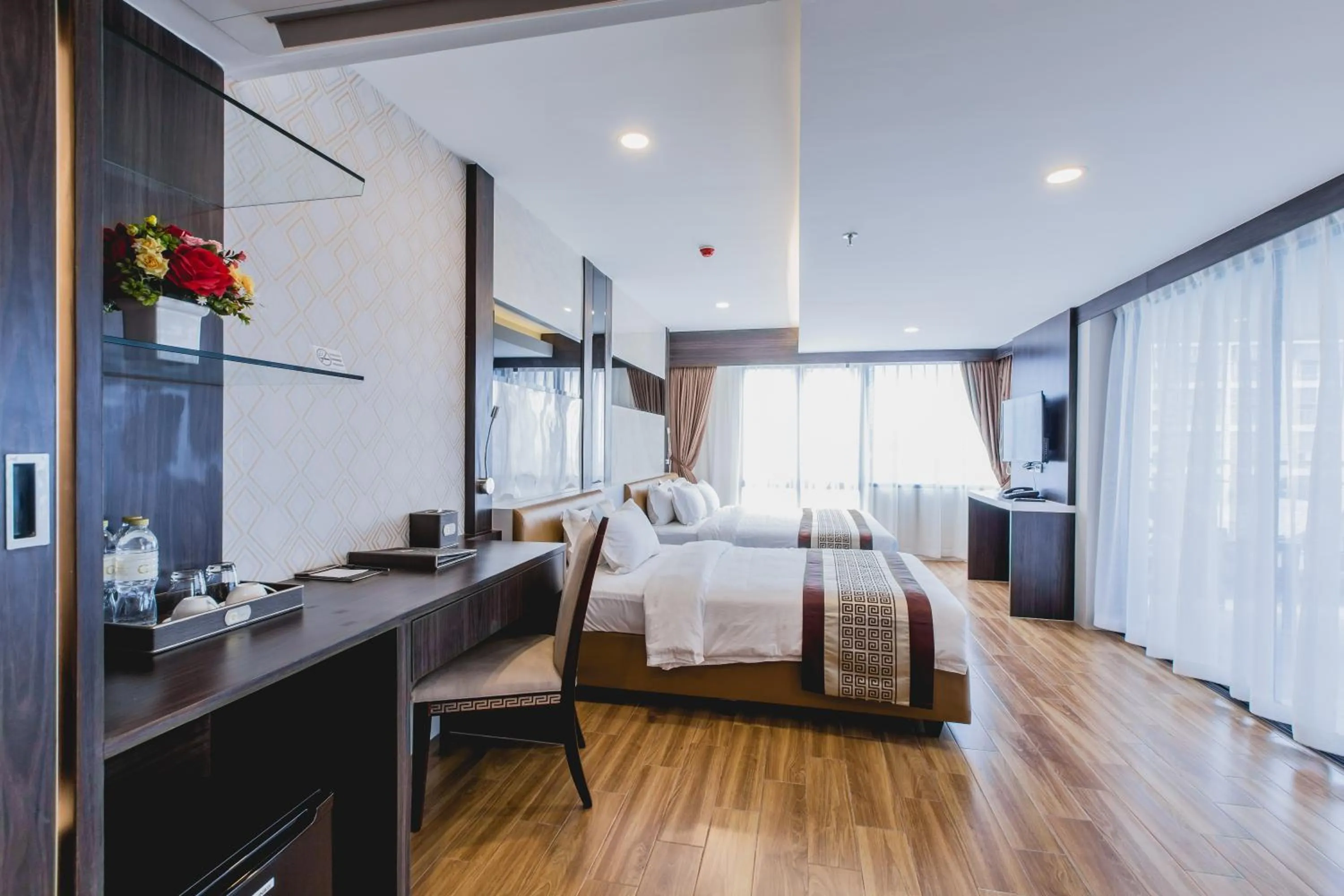 Bedroom, Bed in Golden Jomtien Beach Hotel