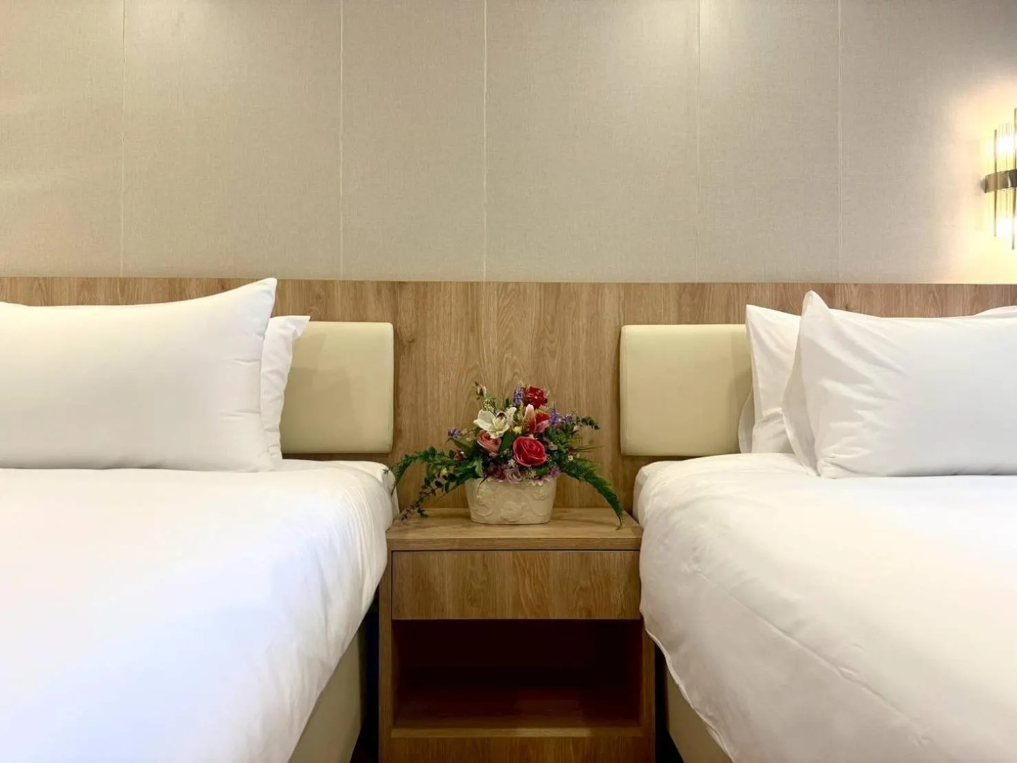 Bed in Golden Jomtien Beach Hotel
