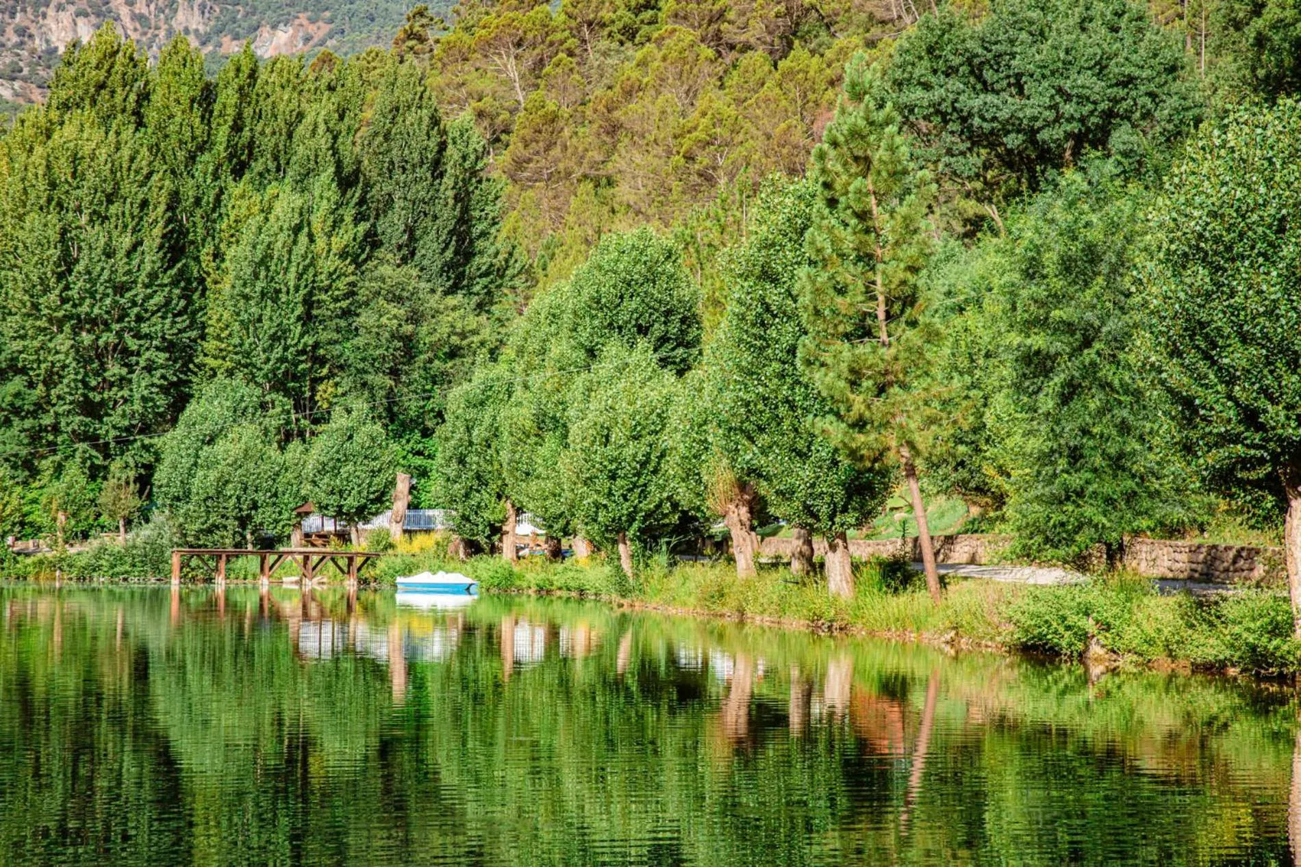 Lake view in Hotel Rural Noguera de la Sierpe