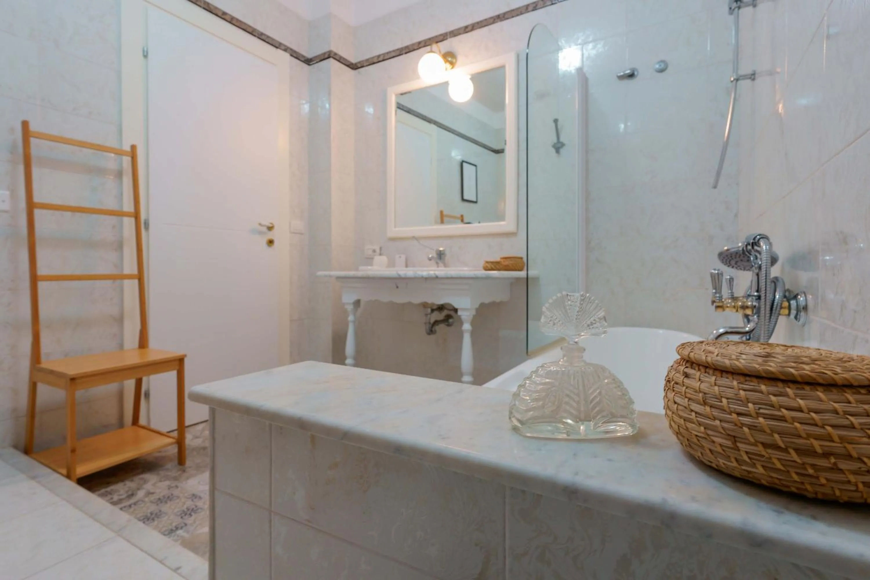 Bathroom in BB 1987 Pula