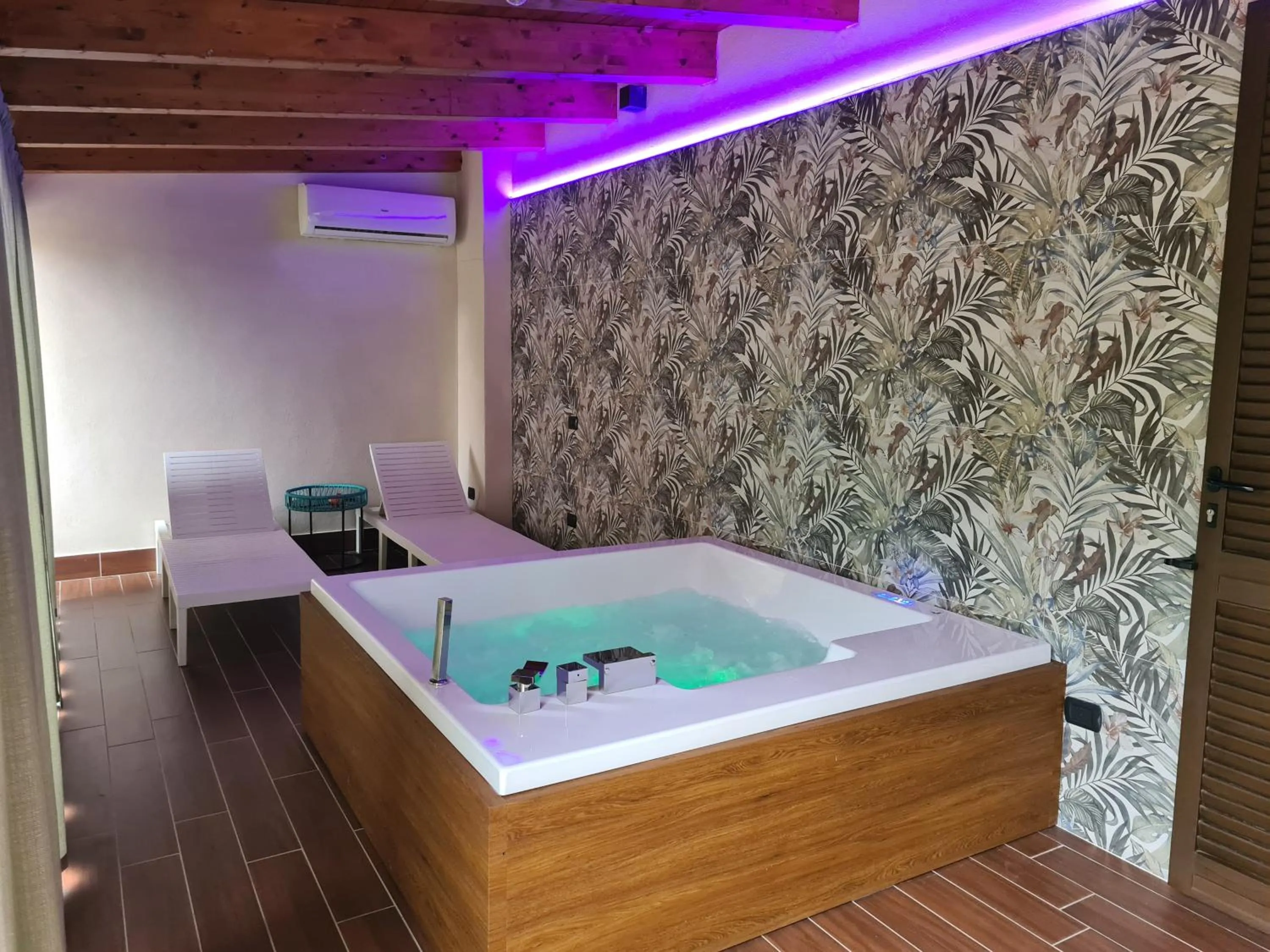 Hot Tub in B&B Artemide