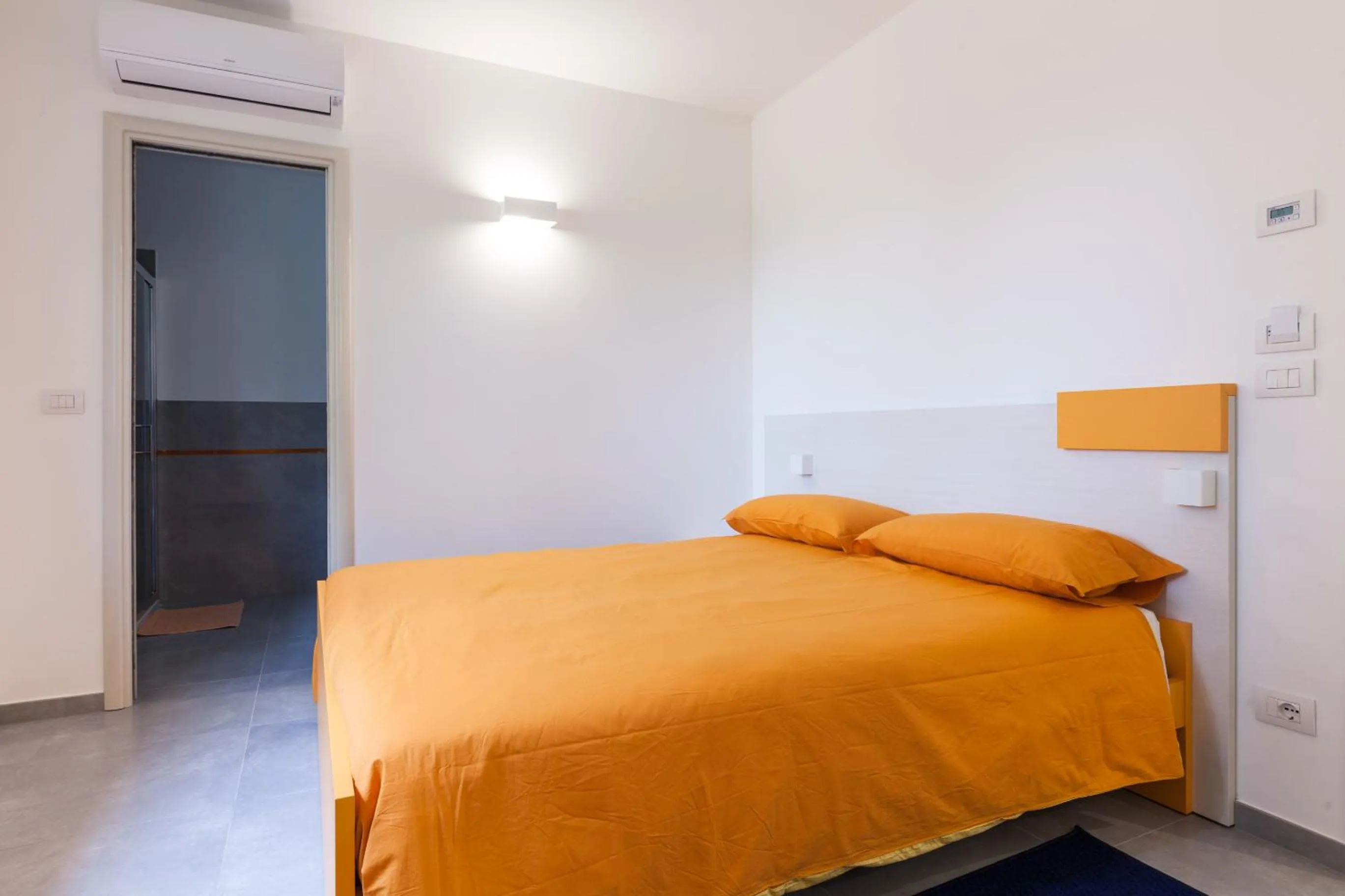 Photo of the whole room, Bed in Rose Canine B&B