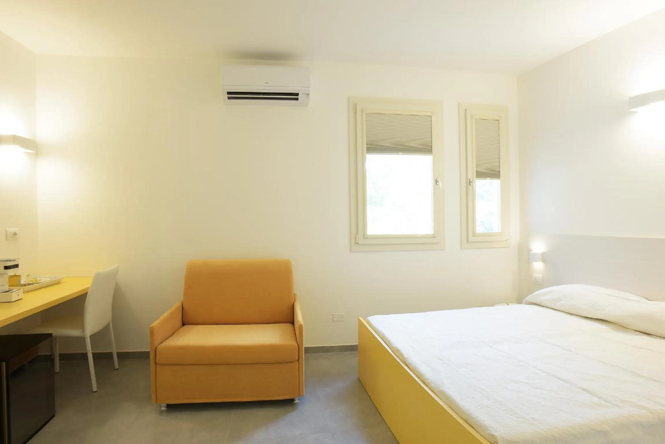 Photo of the whole room, Bed in Rose Canine B&B