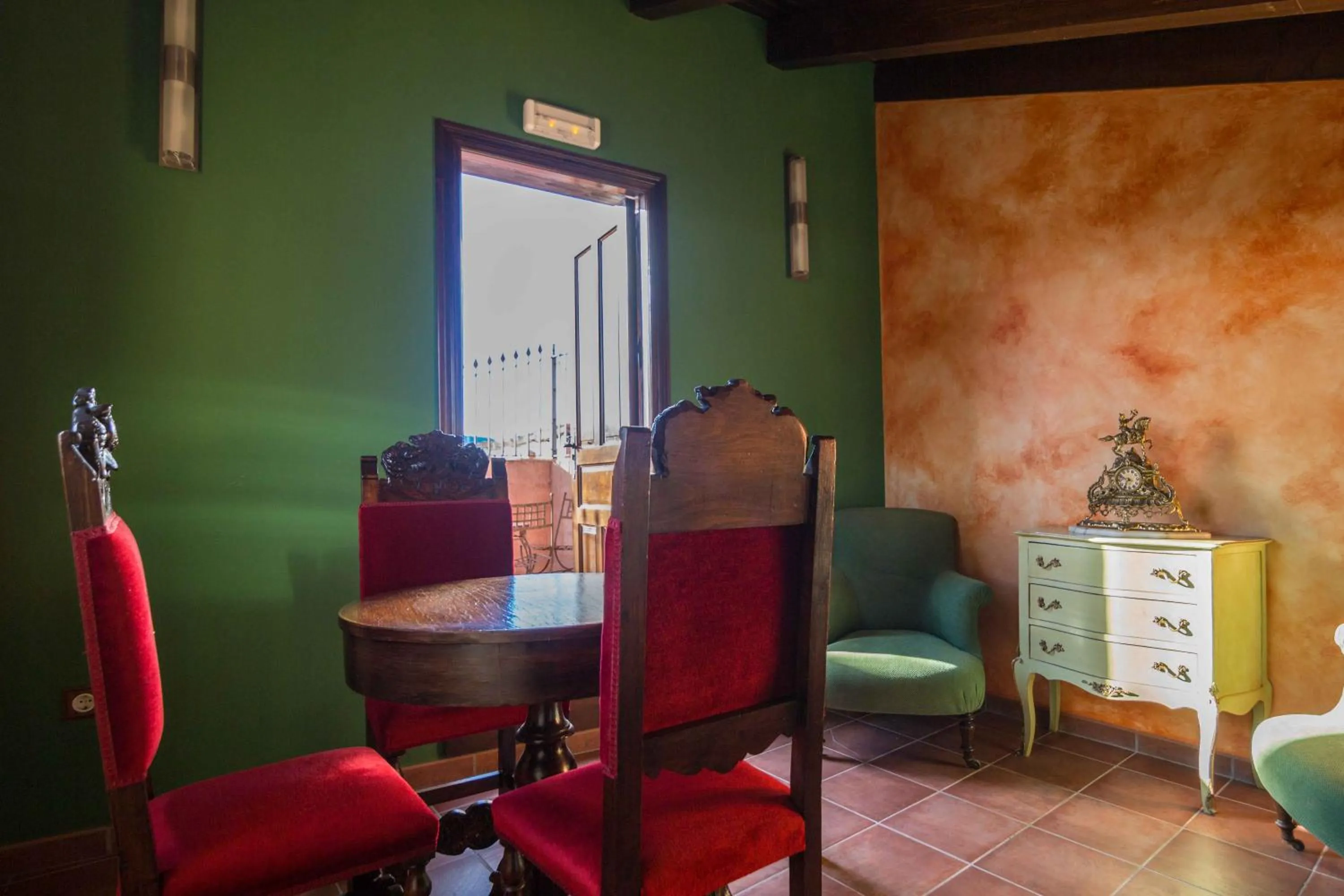 Communal lounge/ TV room in Hotel La Realda