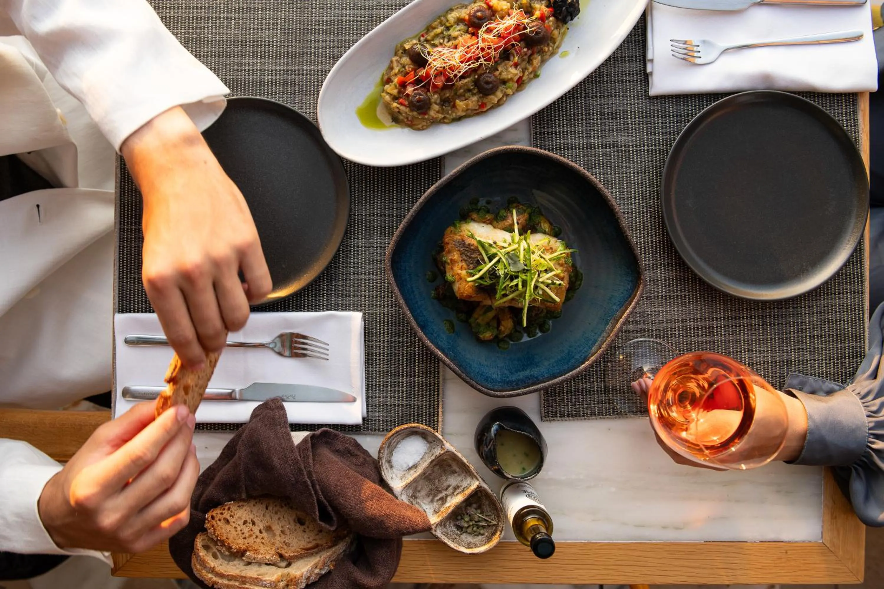 Restaurant/places to eat in Niche Hotel Athens