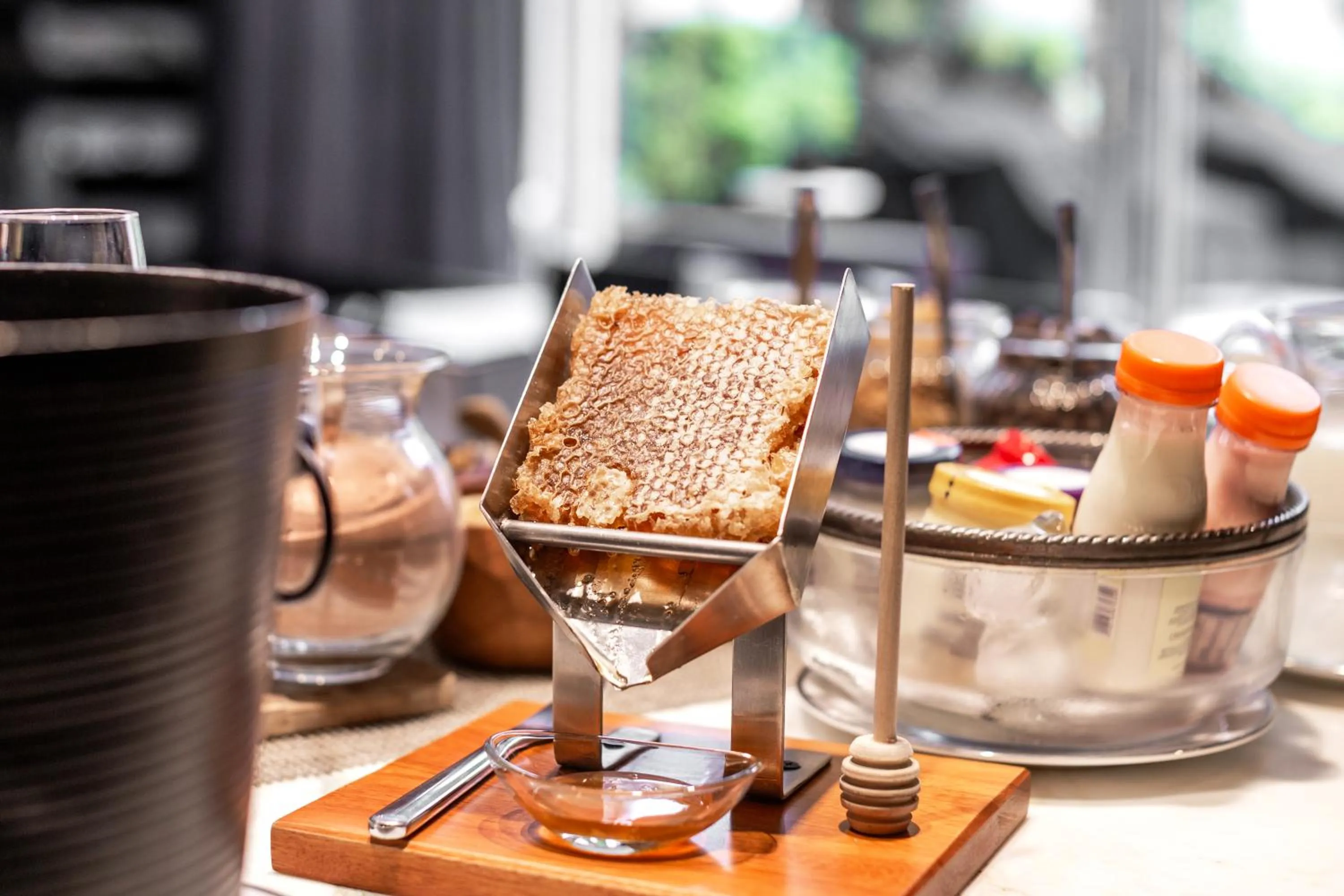 Restaurant/places to eat in 1828 Smart Hotel Boutique