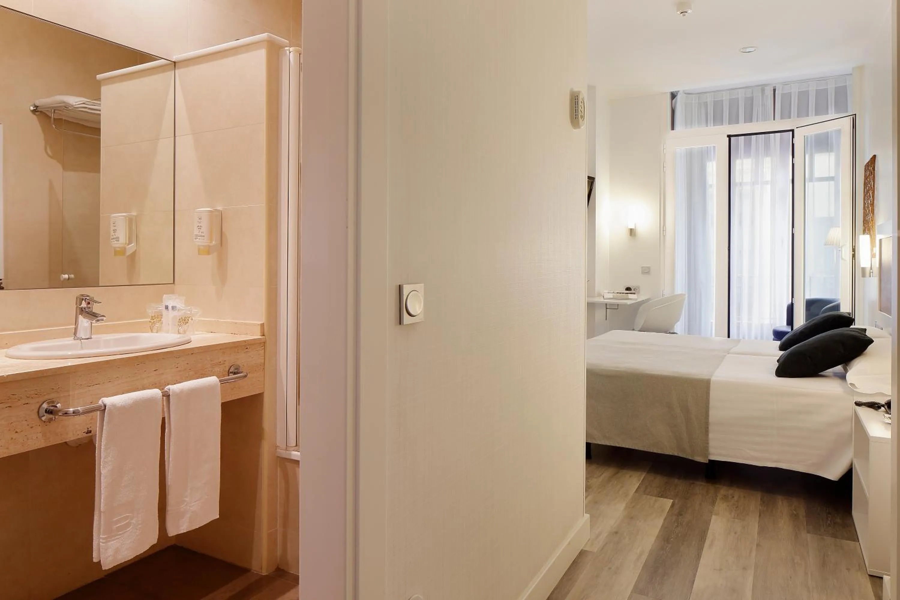 Bedroom, Bed in Hotel Santa Rosa, Blue Hoteles