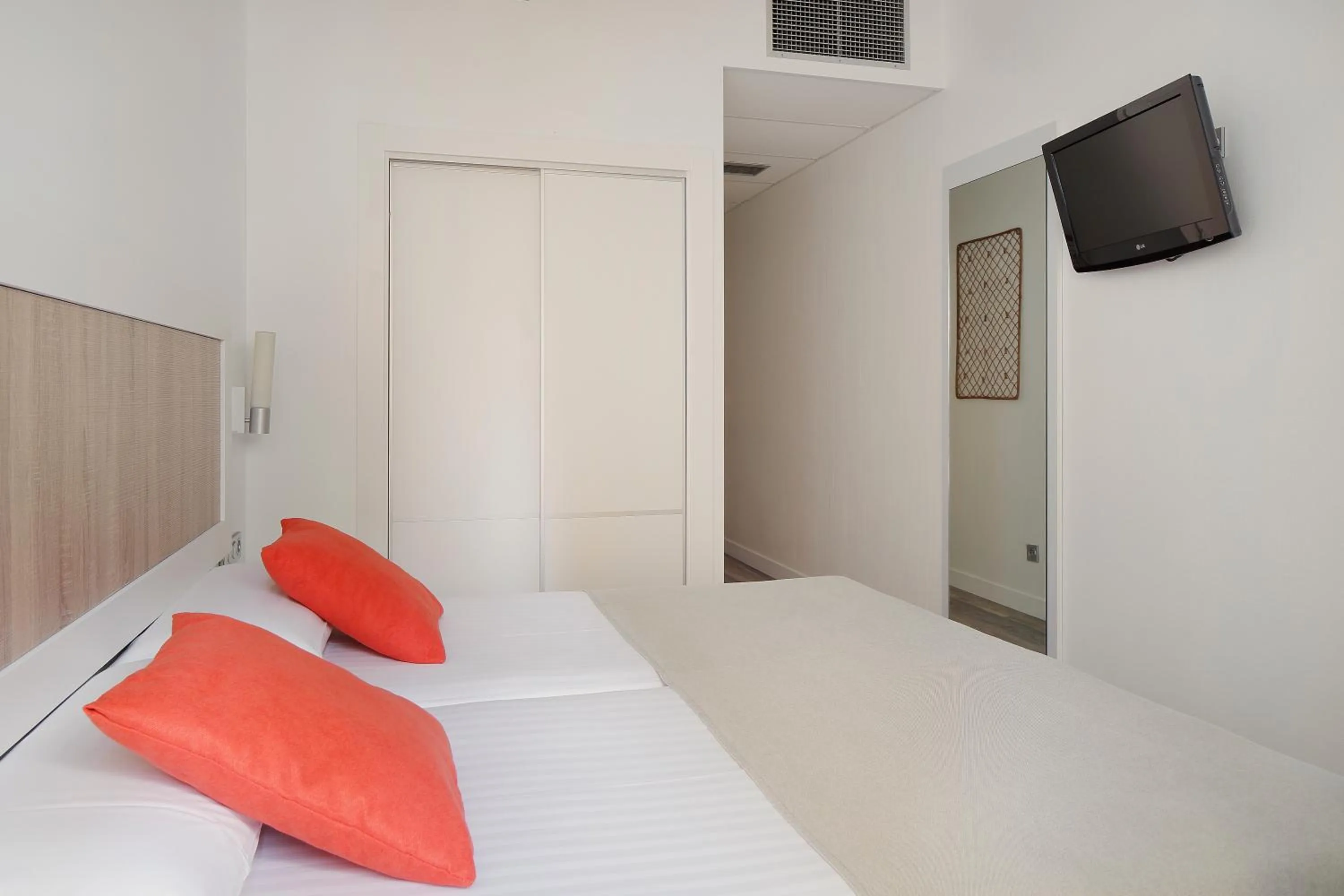 Bedroom, Bed in Hotel Santa Rosa, Blue Hoteles