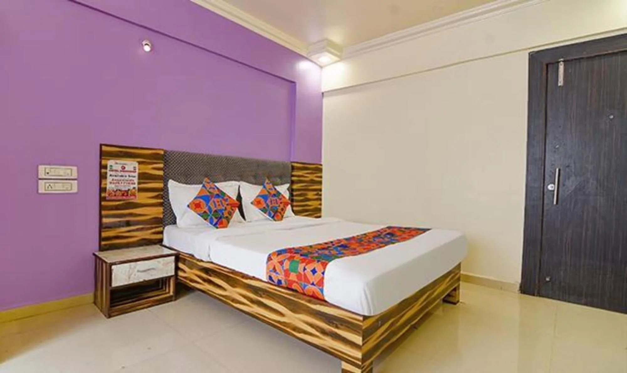 Bed in Via Kohinoor Residency